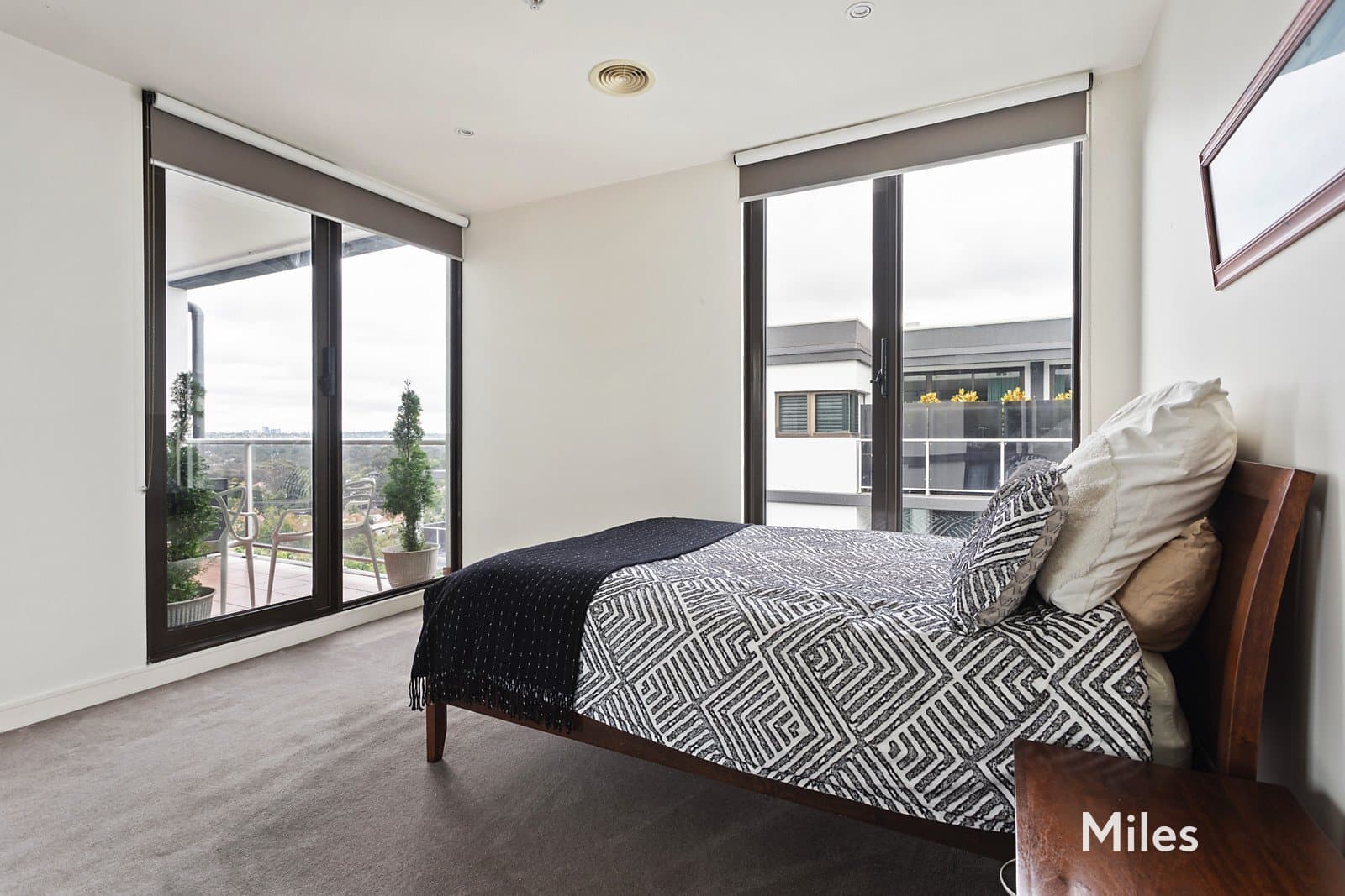 405/3 Kiernan Avenue, Ivanhoe, Ivanhoe - Image 1
