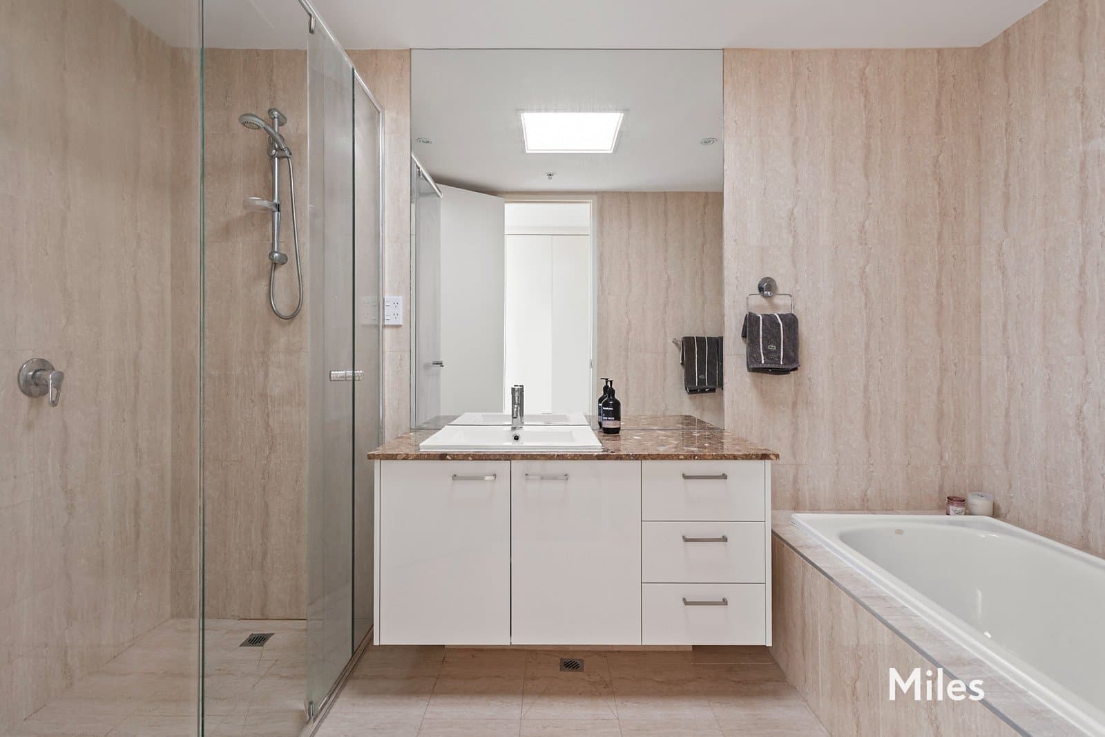 405/3 Kiernan Avenue, Ivanhoe, Ivanhoe - Thumbnail 2
