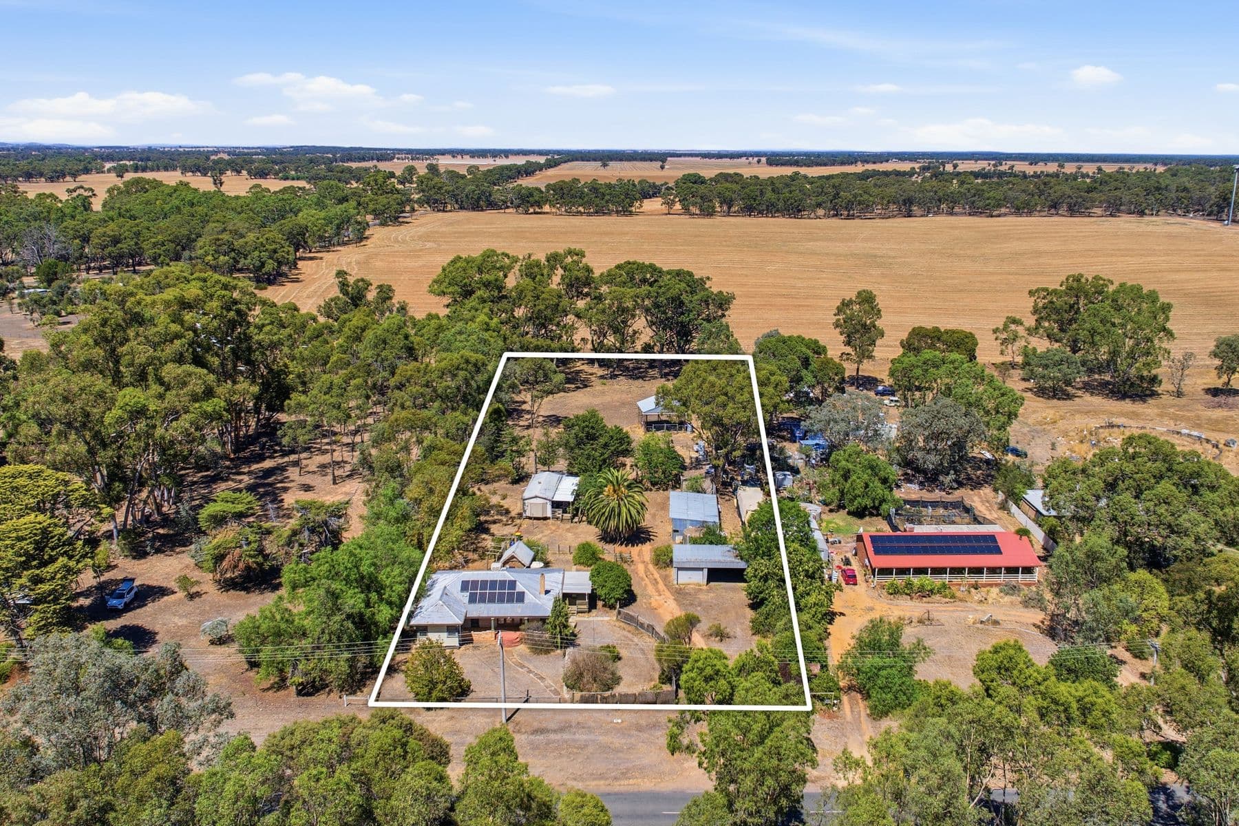 16 Main Road, Laanecoorie, VIC 3463, Laanecoorie - Thumbnail 2