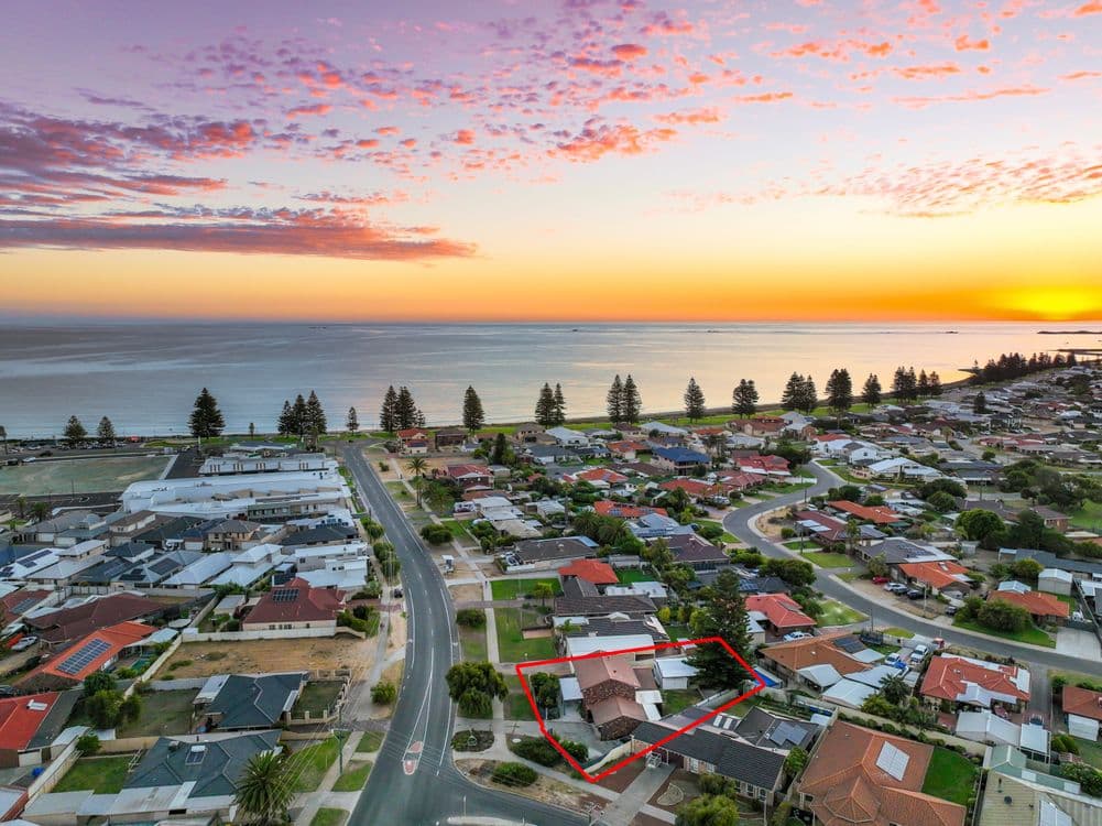 26 Malibu Road, SAFETY BAY, WA 6169, Safety Bay - Image 1