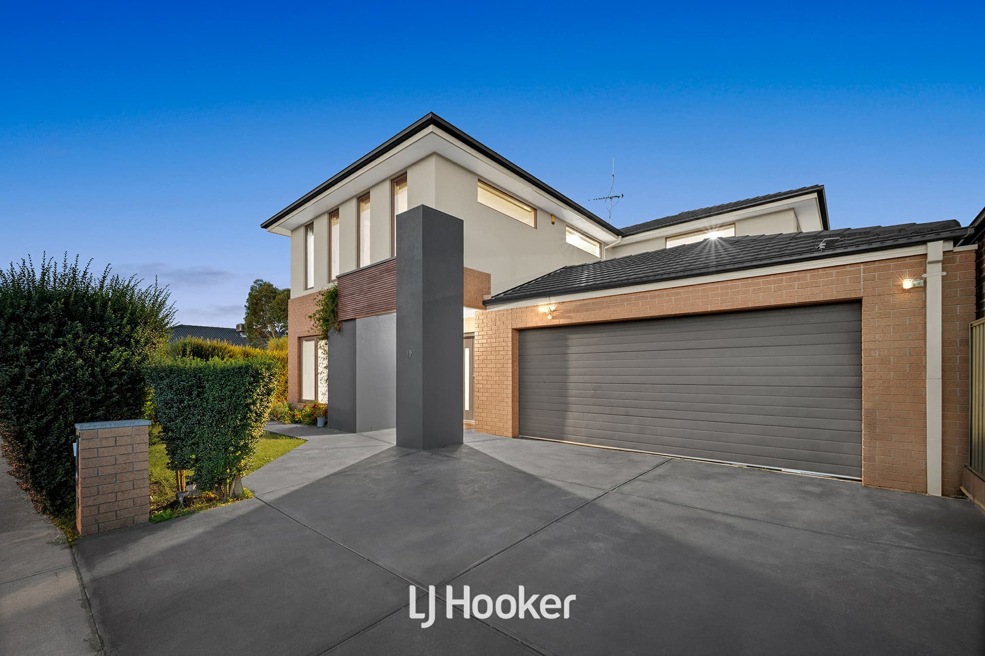 19 Mcewan Drive, Cranbourne East, Cranbourne East - Thumbnail 2