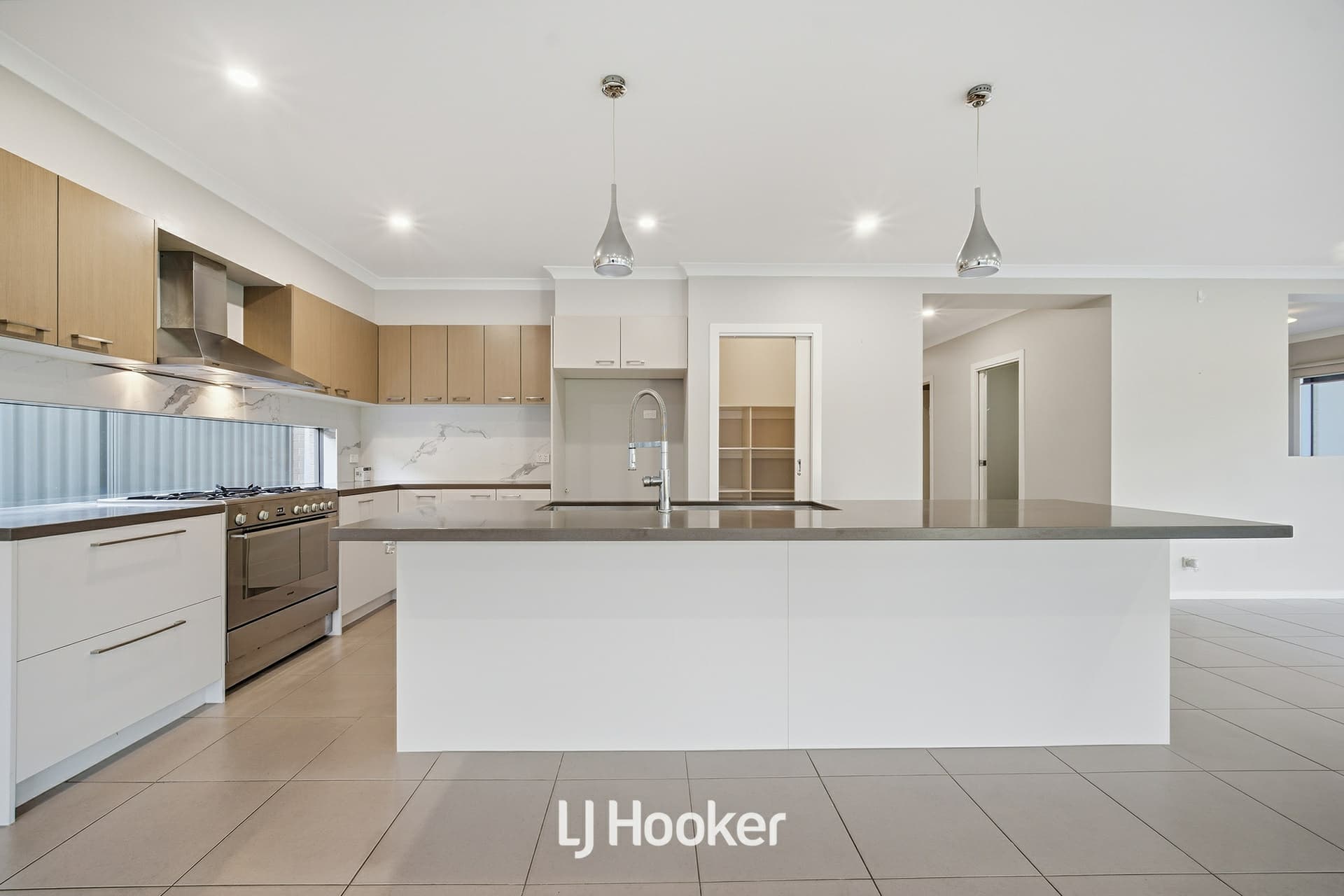 19 Mcewan Drive, Cranbourne East, Cranbourne East - Thumbnail 4
