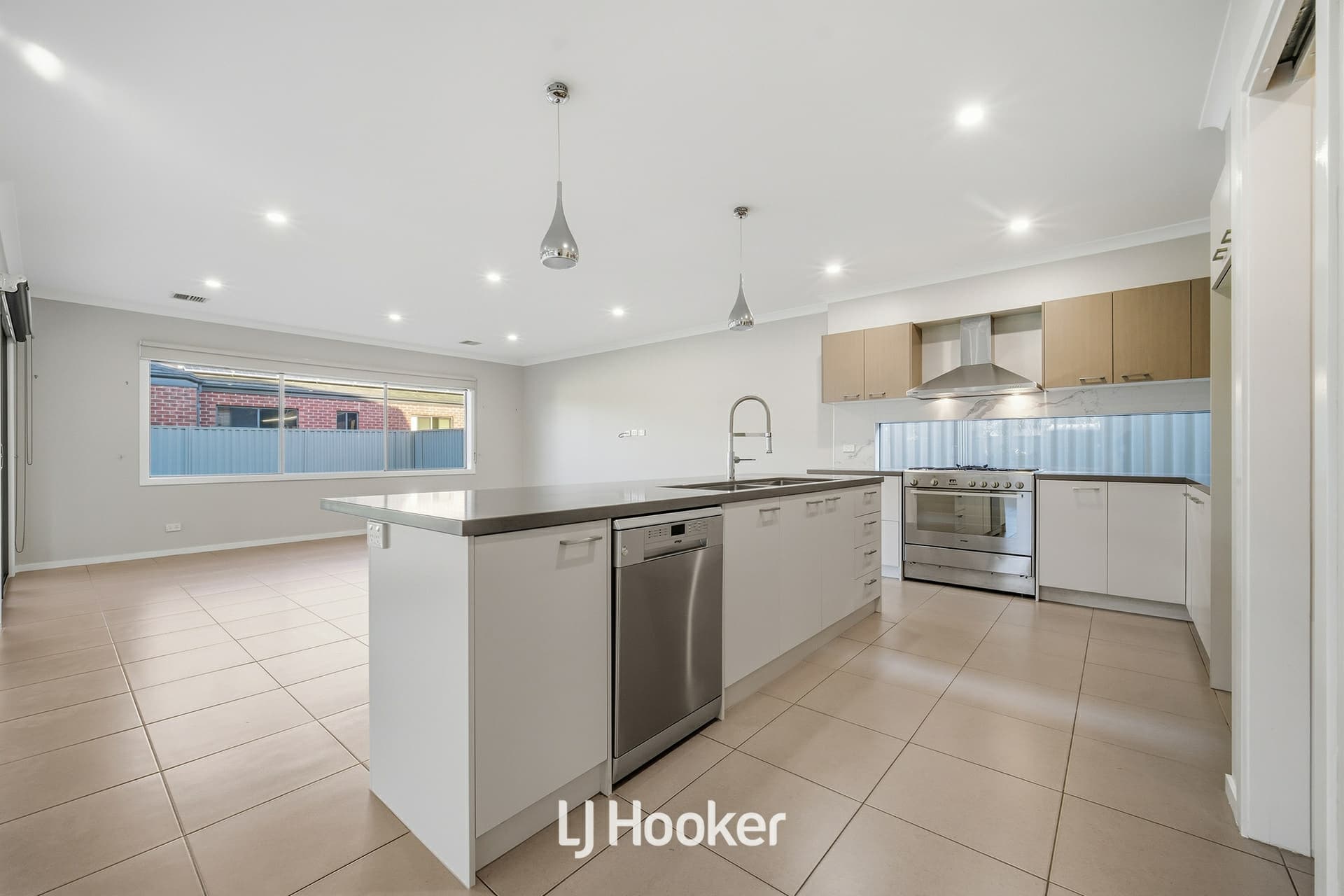 19 Mcewan Drive, Cranbourne East, Cranbourne East - Thumbnail 5