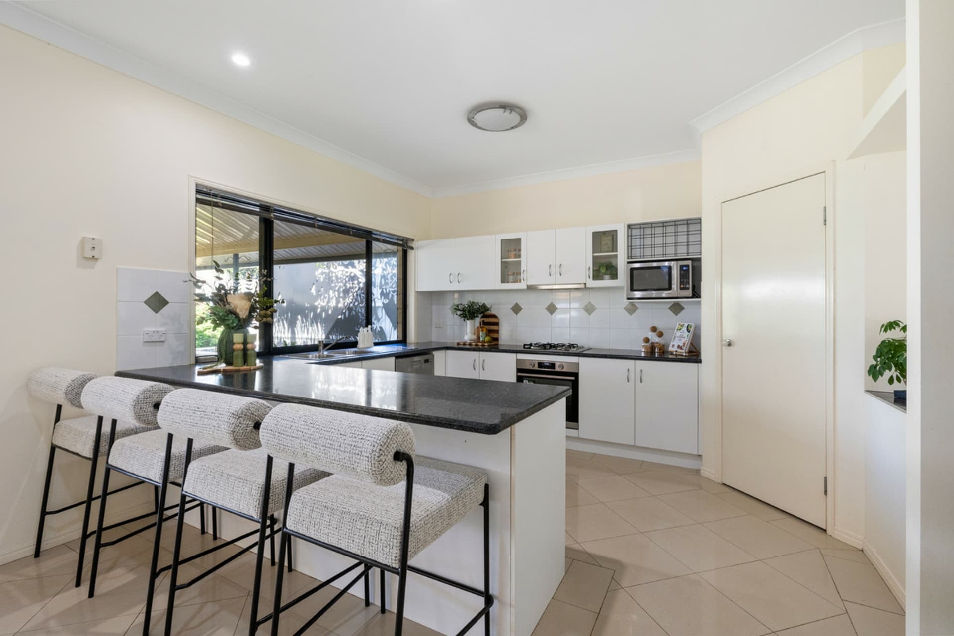 8 Melrose Court, Redland Bay, Redland Bay - Thumbnail 4