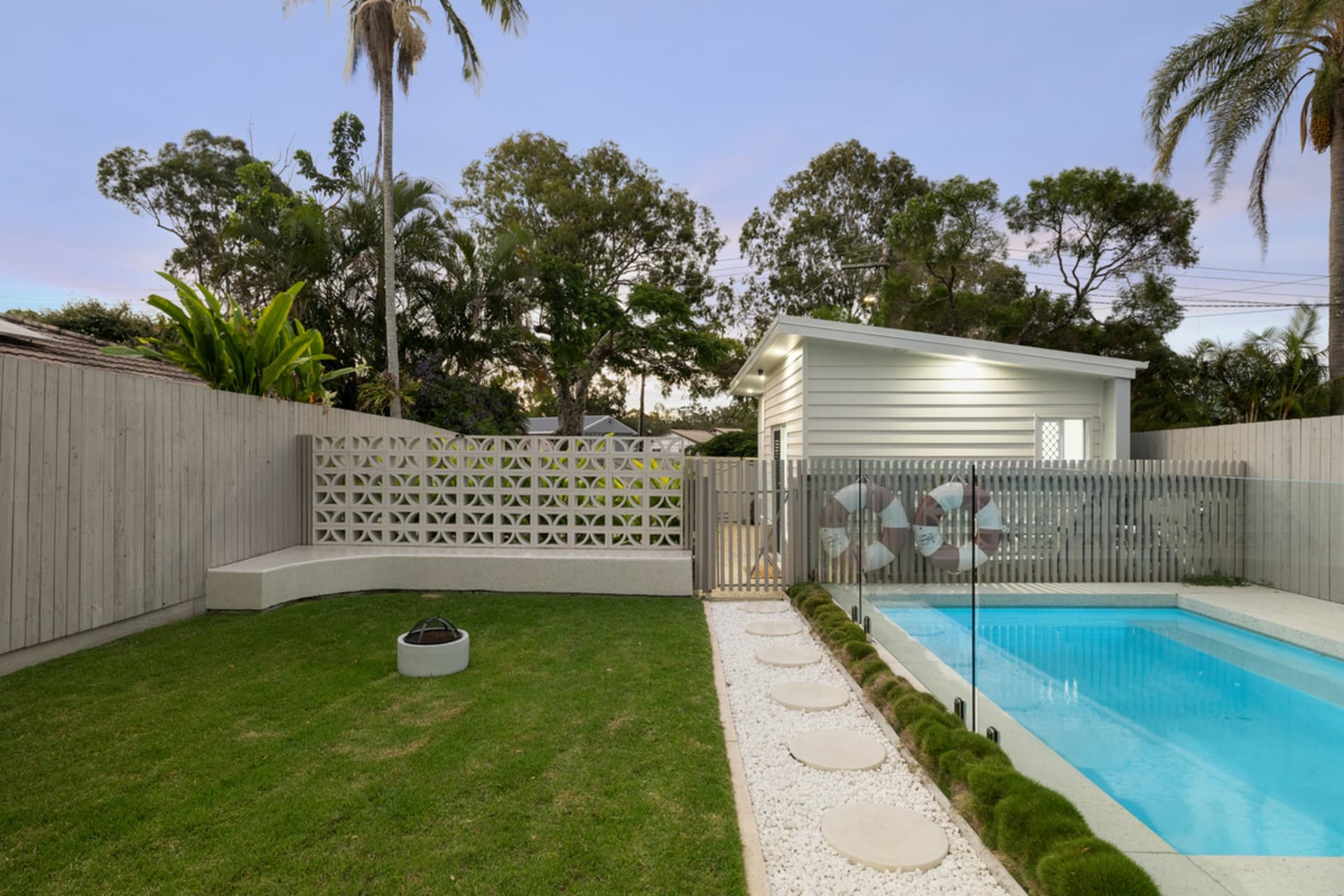16 Oakland Avenue, Redland Bay, Redland Bay - Thumbnail 2