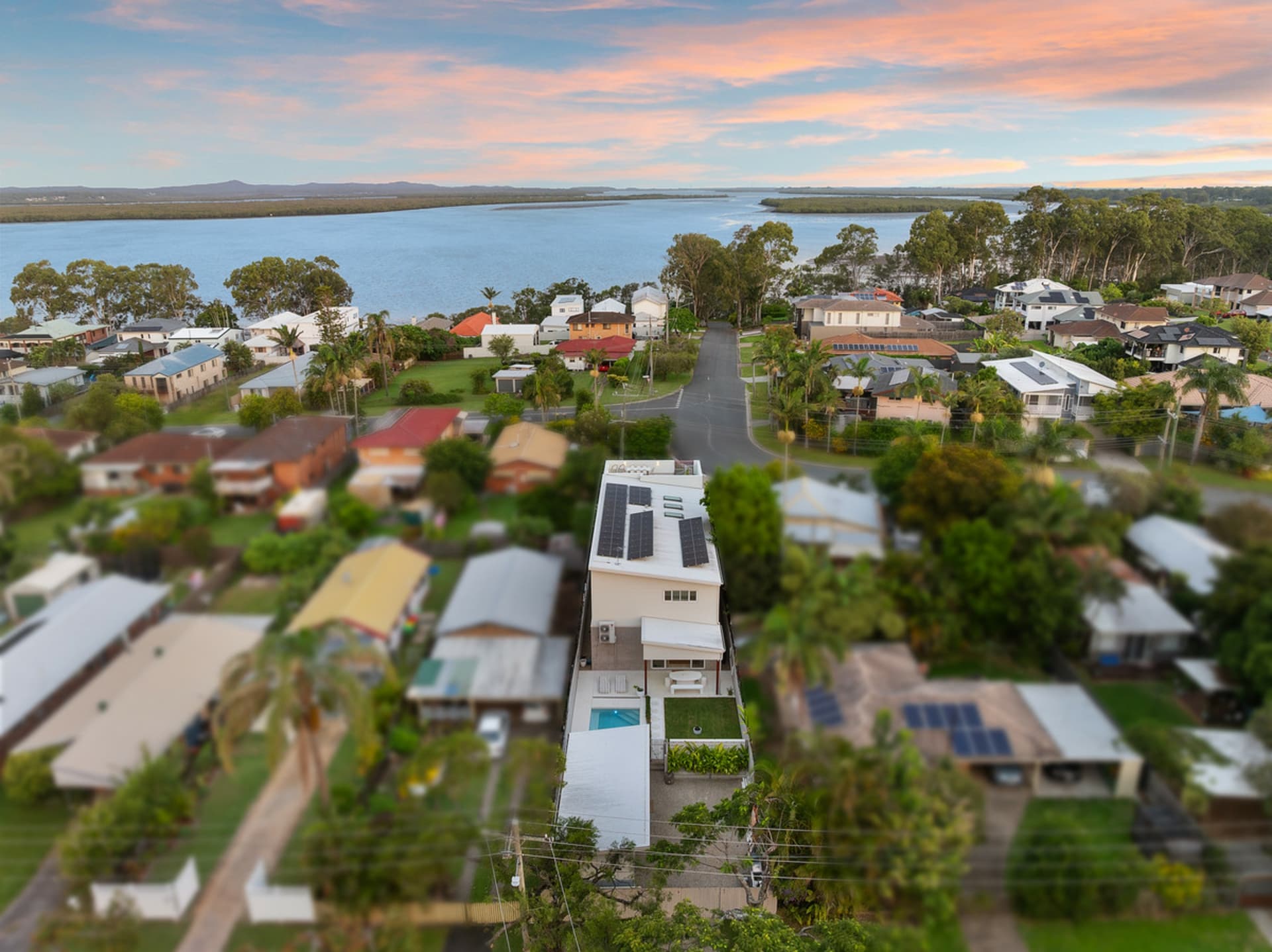 16 Oakland Avenue, Redland Bay, Redland Bay - Thumbnail 4