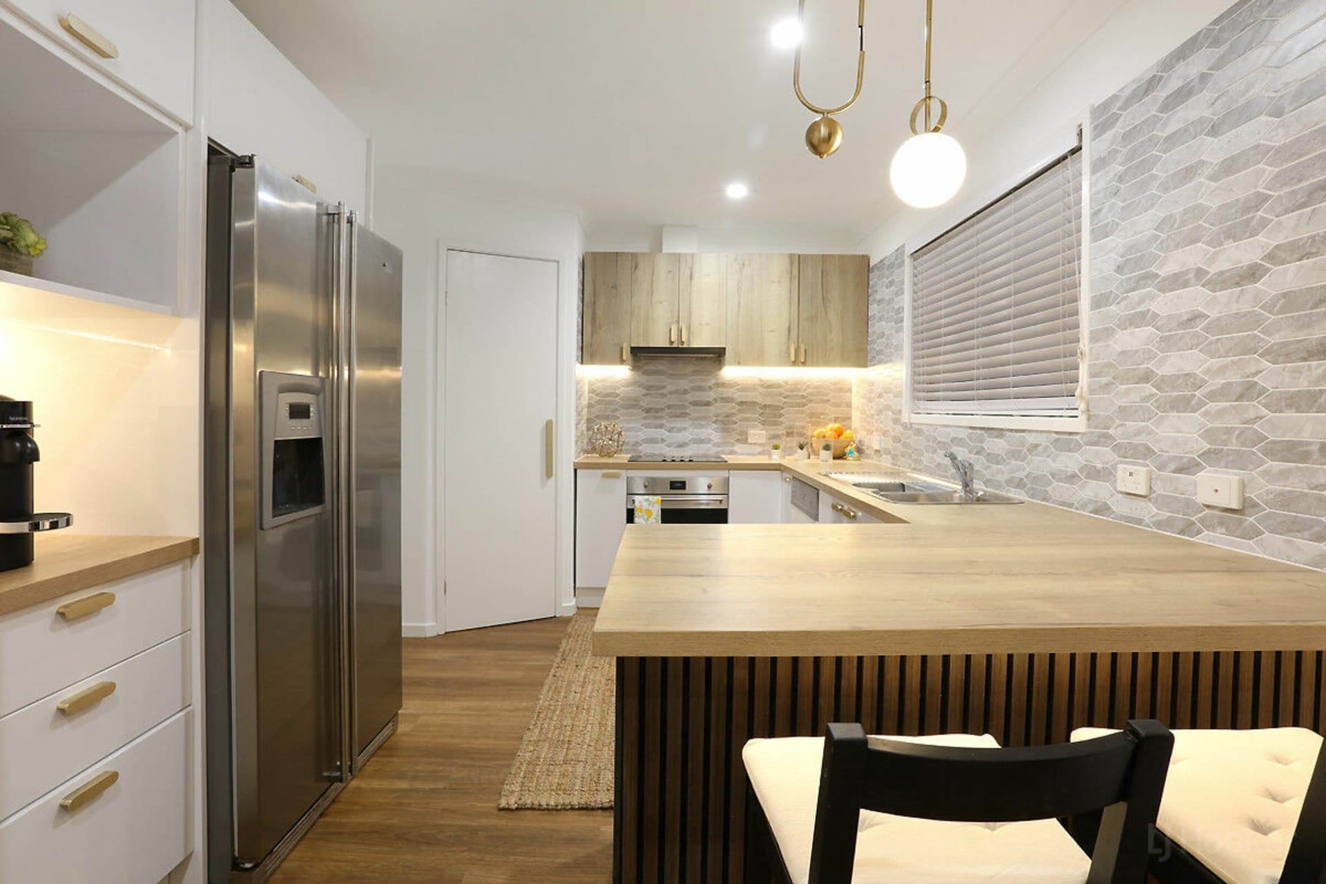 2 Burrendong Road, Coombabah, Coombabah - Thumbnail 2