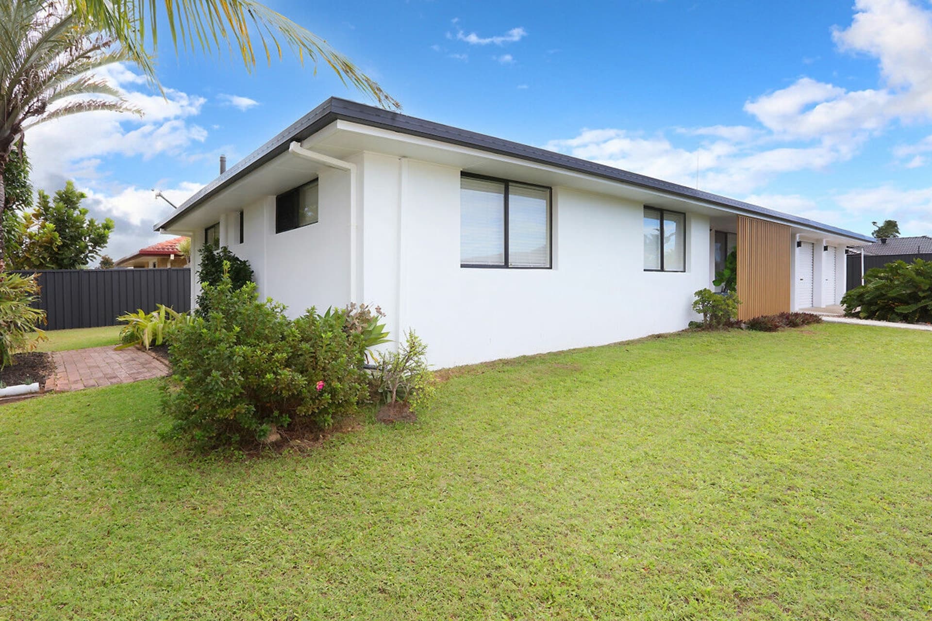 2 Burrendong Road, Coombabah, Coombabah - Thumbnail 5