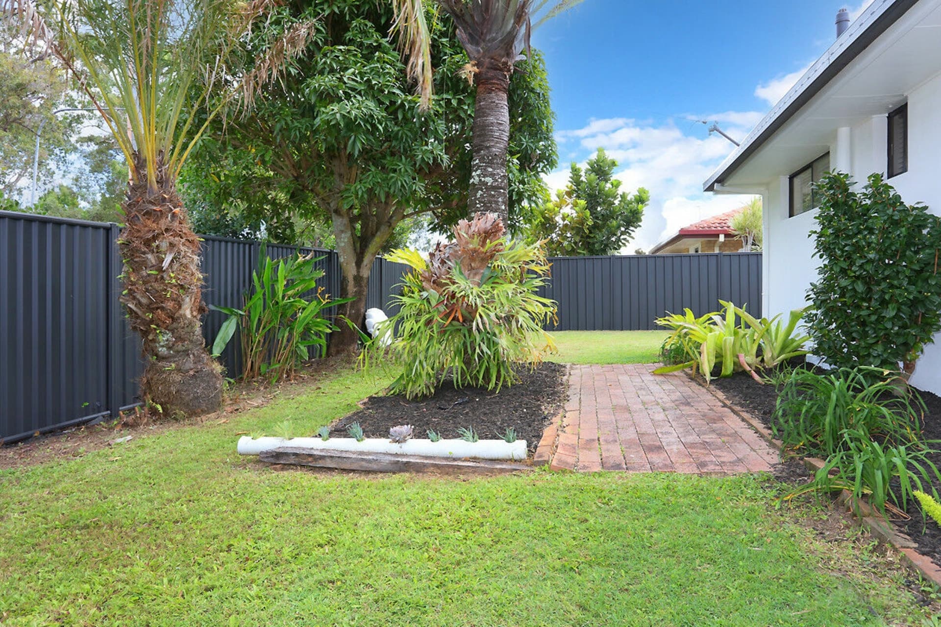 2 Burrendong Road, Coombabah, Coombabah - Thumbnail 7