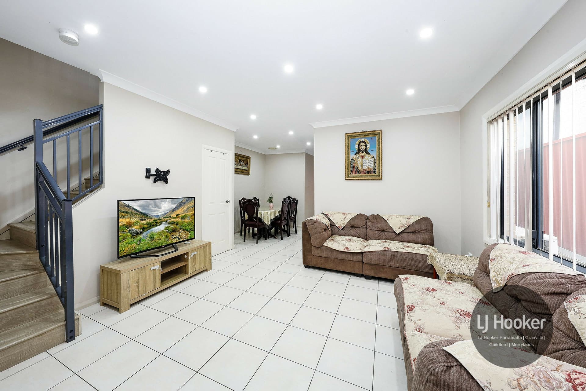 184A Hawksview Street, Guildford, Guildford - Thumbnail 2