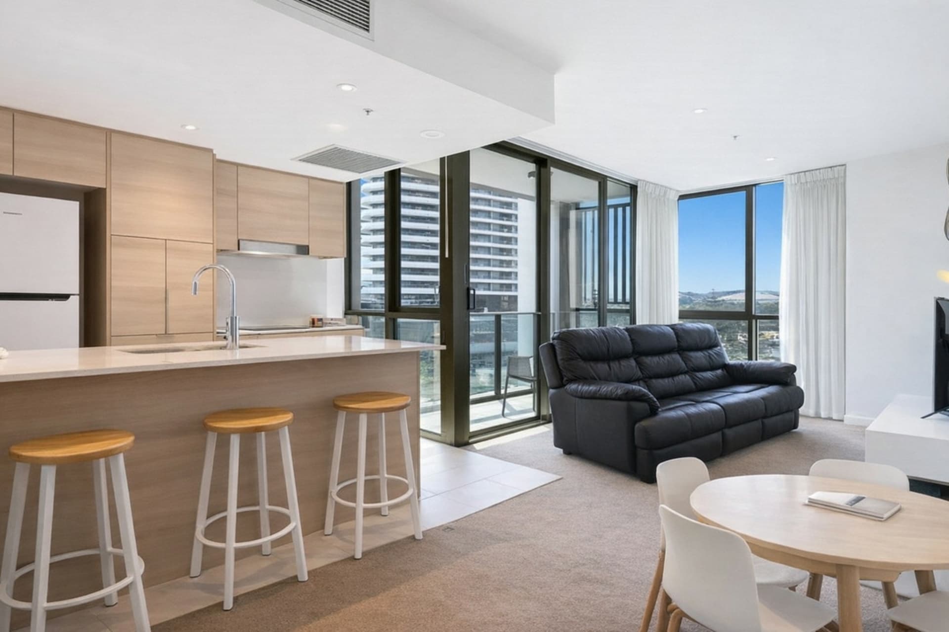 401/2663 Gold Coast Highway, Broadbeach, Broadbeach - Thumbnail 3