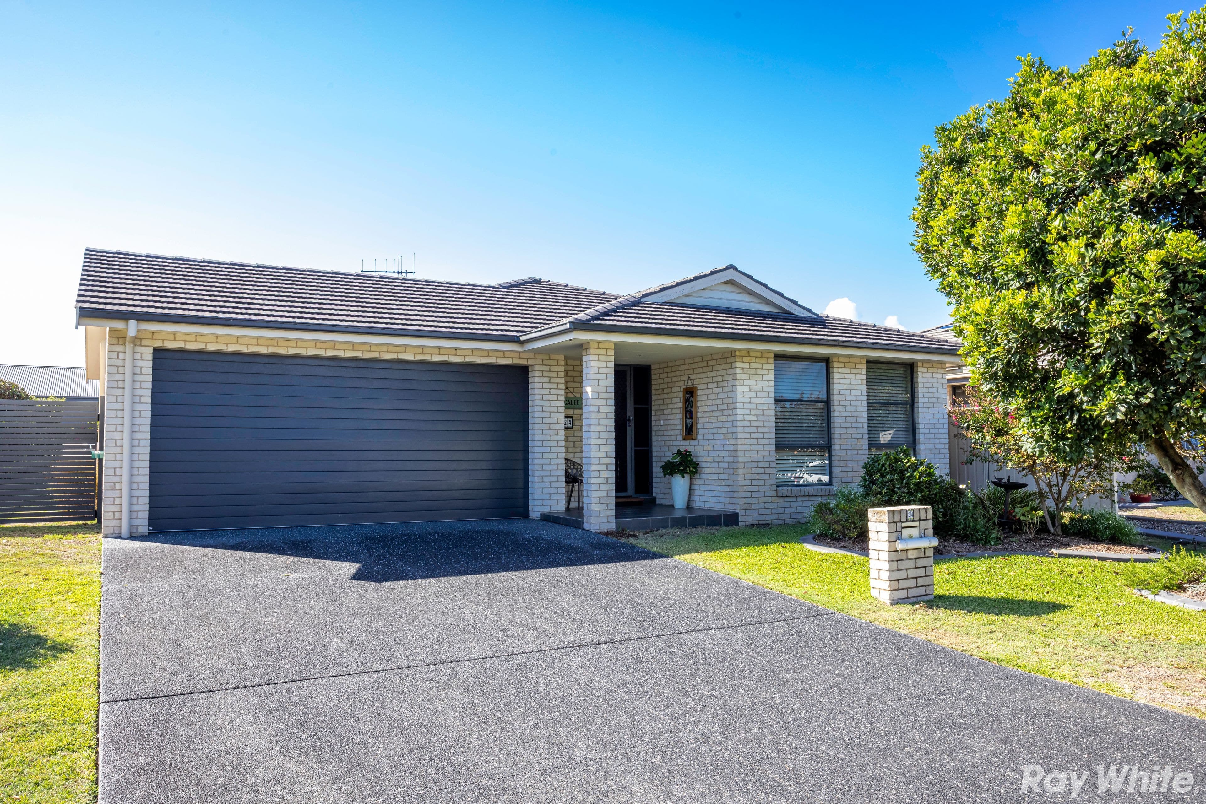 24 Massie Crescent, Tuncurry NSW 2428, Tuncurry - Thumbnail 2