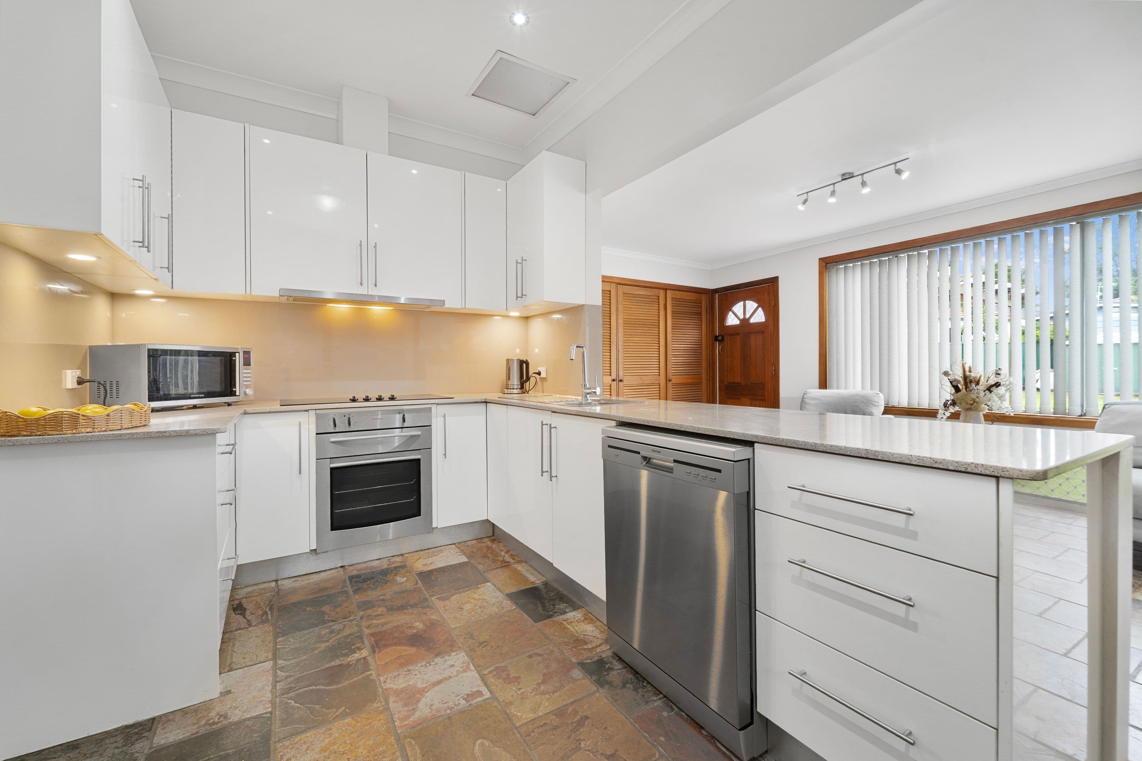 3 Sandra Crescent, Roselands NSW 2196, Roselands - Thumbnail 6