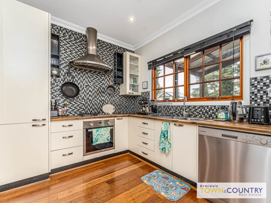 27 Laurence Avenue, Armidale - Thumbnail 2