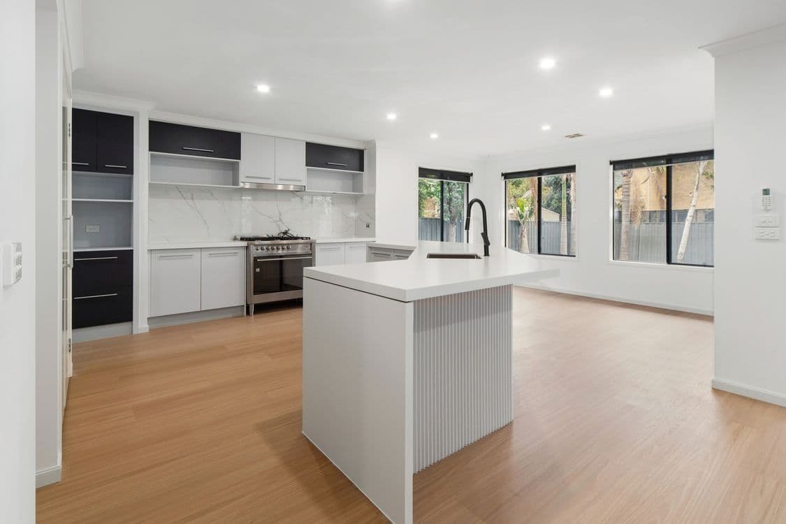 9 Flinders Chase, Sandhurst, VIC 3977, Sandhurst - Thumbnail 2