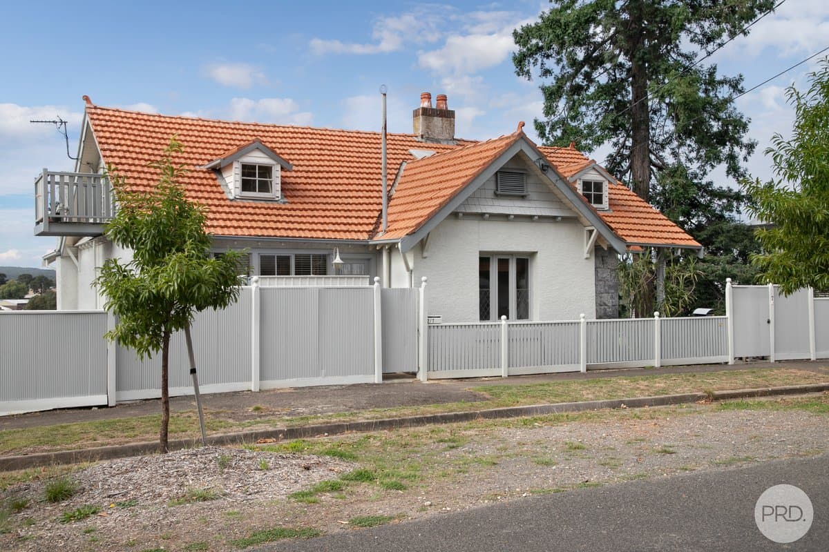 7 Seymour Crescent, SOLDIERS HILL VIC 3350, Soldiers Hill Property Image - Thumbnail 2