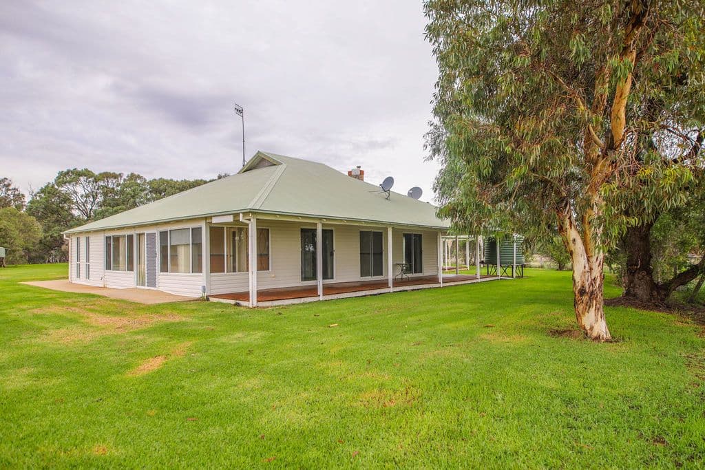 'Old Hanley Park' 444 Greaves Road, Deniliquin NSW 2710, Deniliquin - Thumbnail 4