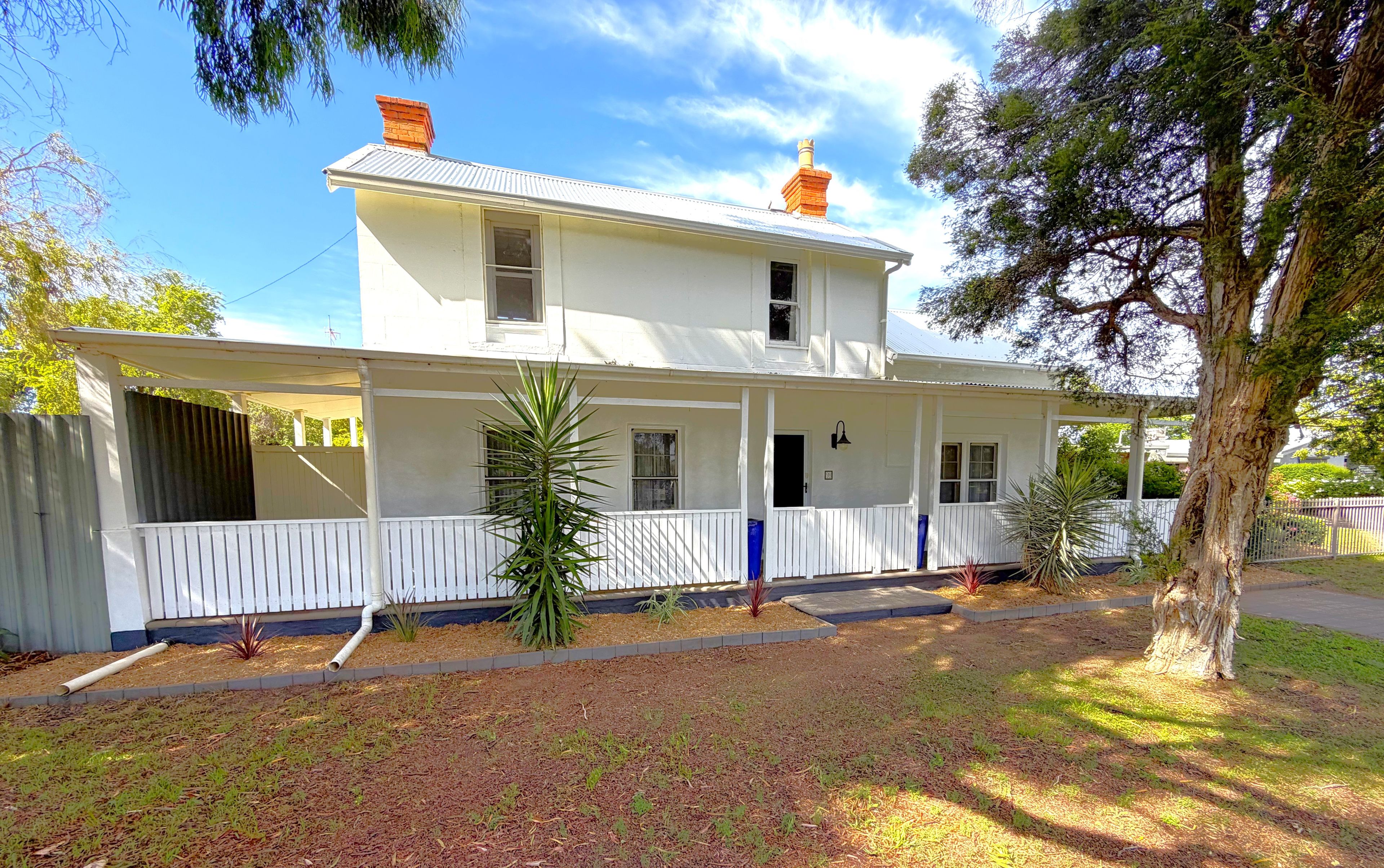 98 Russell Street, Deniliquin NSW 2710, Deniliquin - Image 1