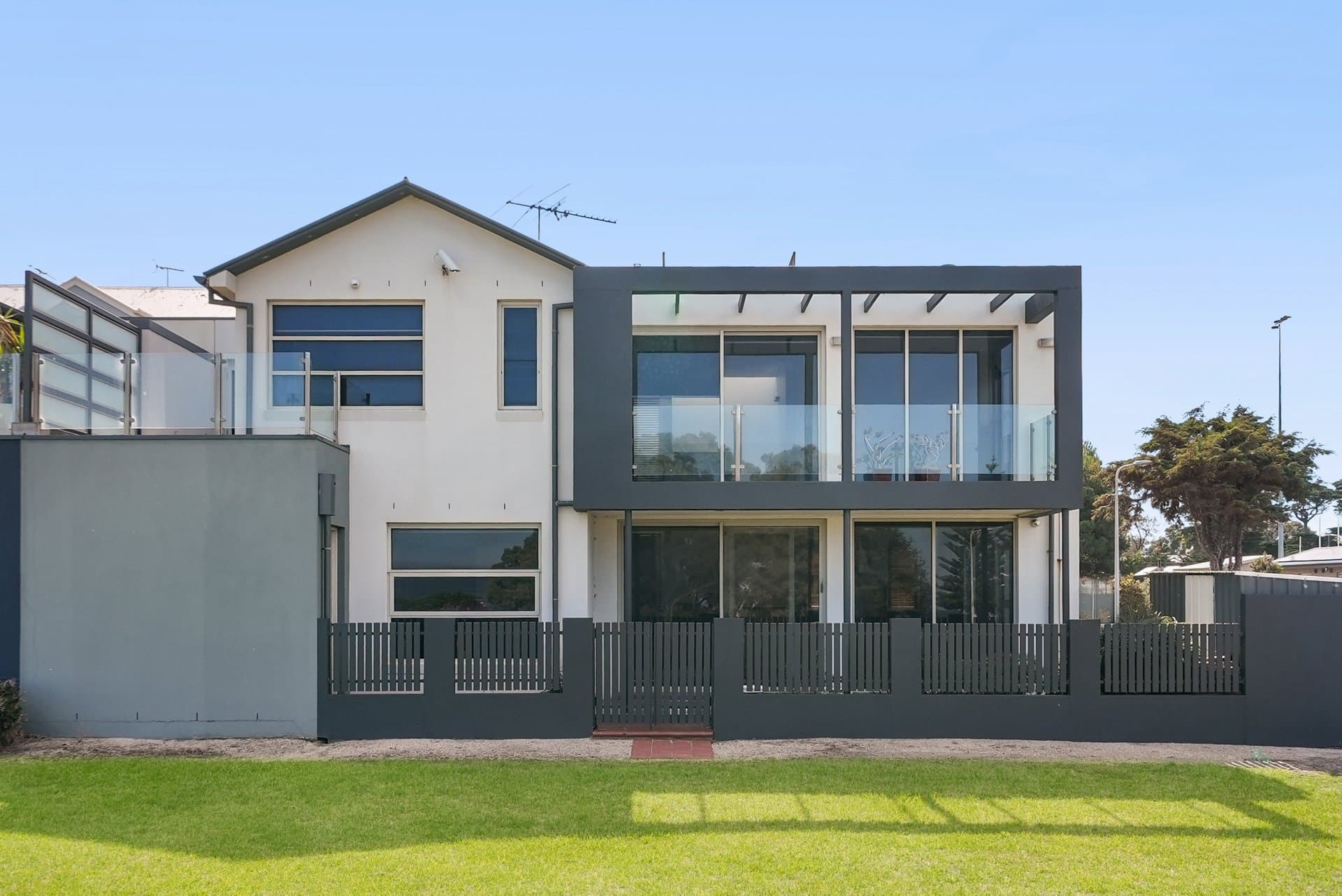 32 Mill Lane, Williamstown, Williamstown - Image 1
