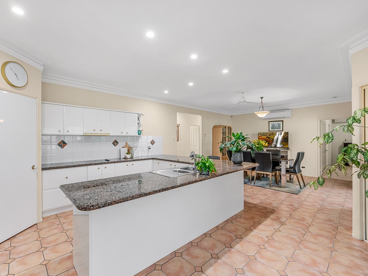 2 Debussy Place, Mount Ommaney QLD 4074, Mount Ommaney - Thumbnail 7