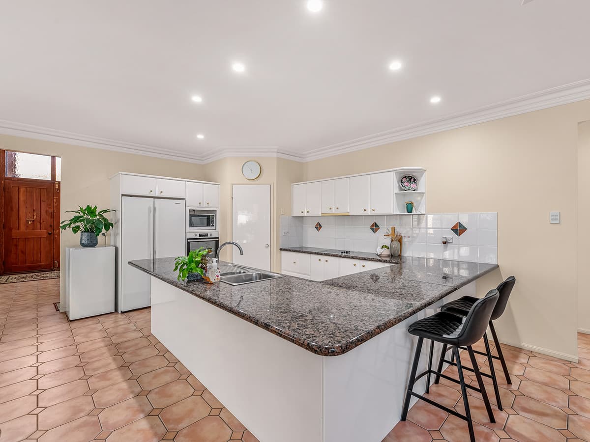 2 Debussy Place, Mount Ommaney QLD 4074, Mount Ommaney - Thumbnail 8