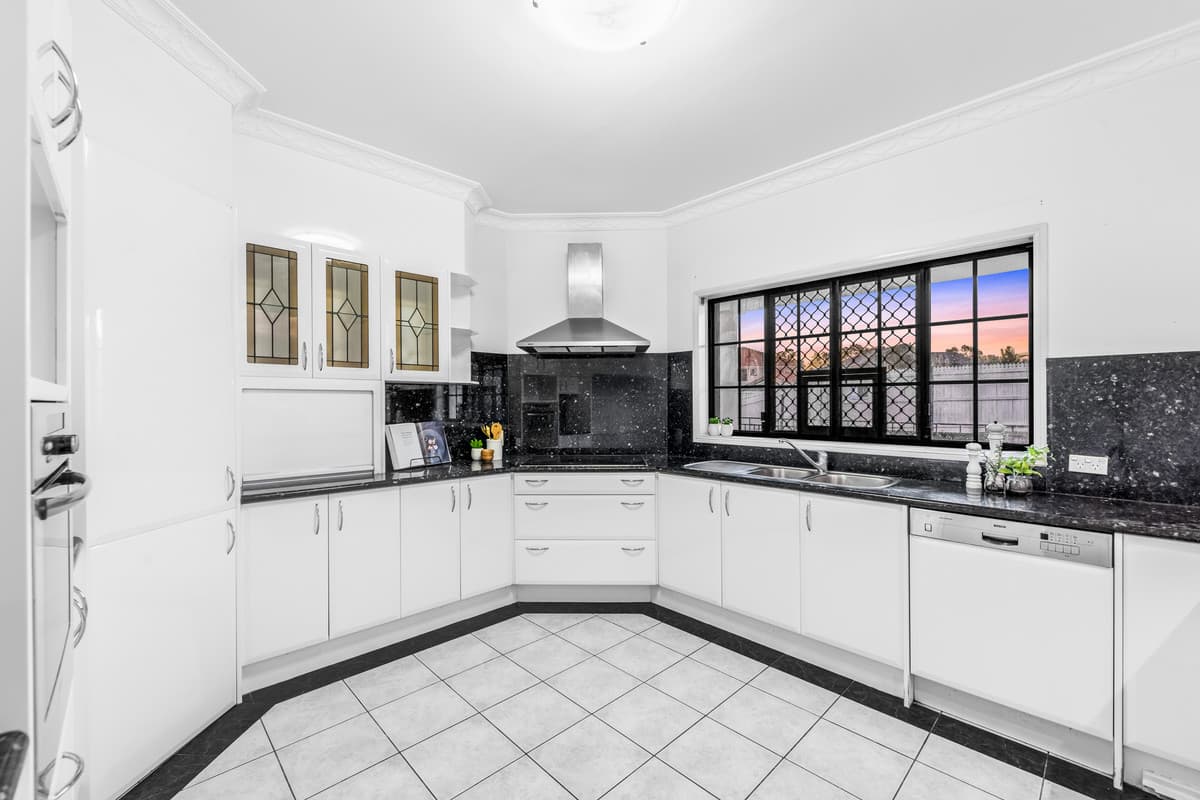 16 Amadeus Place, Westlake QLD 4074, Westlake - Thumbnail 6