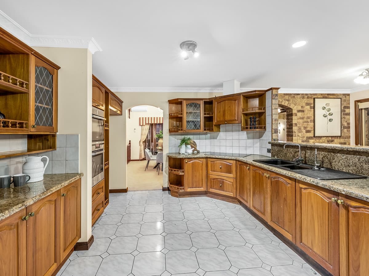 10 Gregory Court, Mount Ommaney QLD 4074, Mount Ommaney - Thumbnail 5