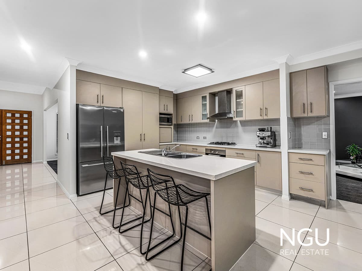 8 Brinley Place, Sinnamon Park QLD 4073, Sinnamon Park - Thumbnail 4