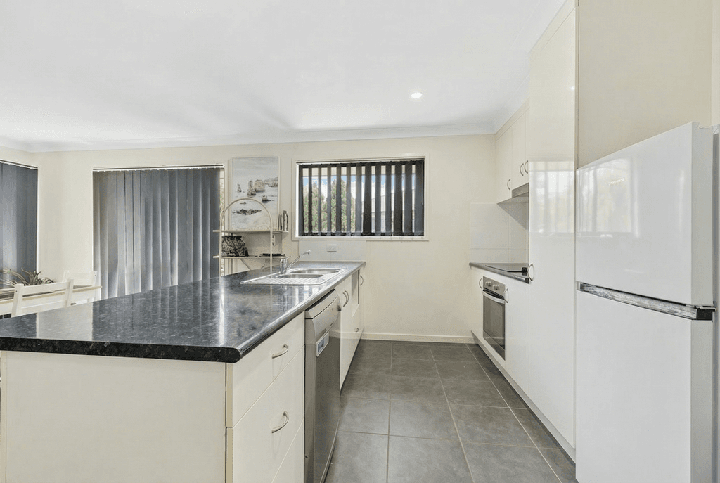 42 Govind Court, Gracemere, QLD, 4702, Gracemere - Thumbnail 2