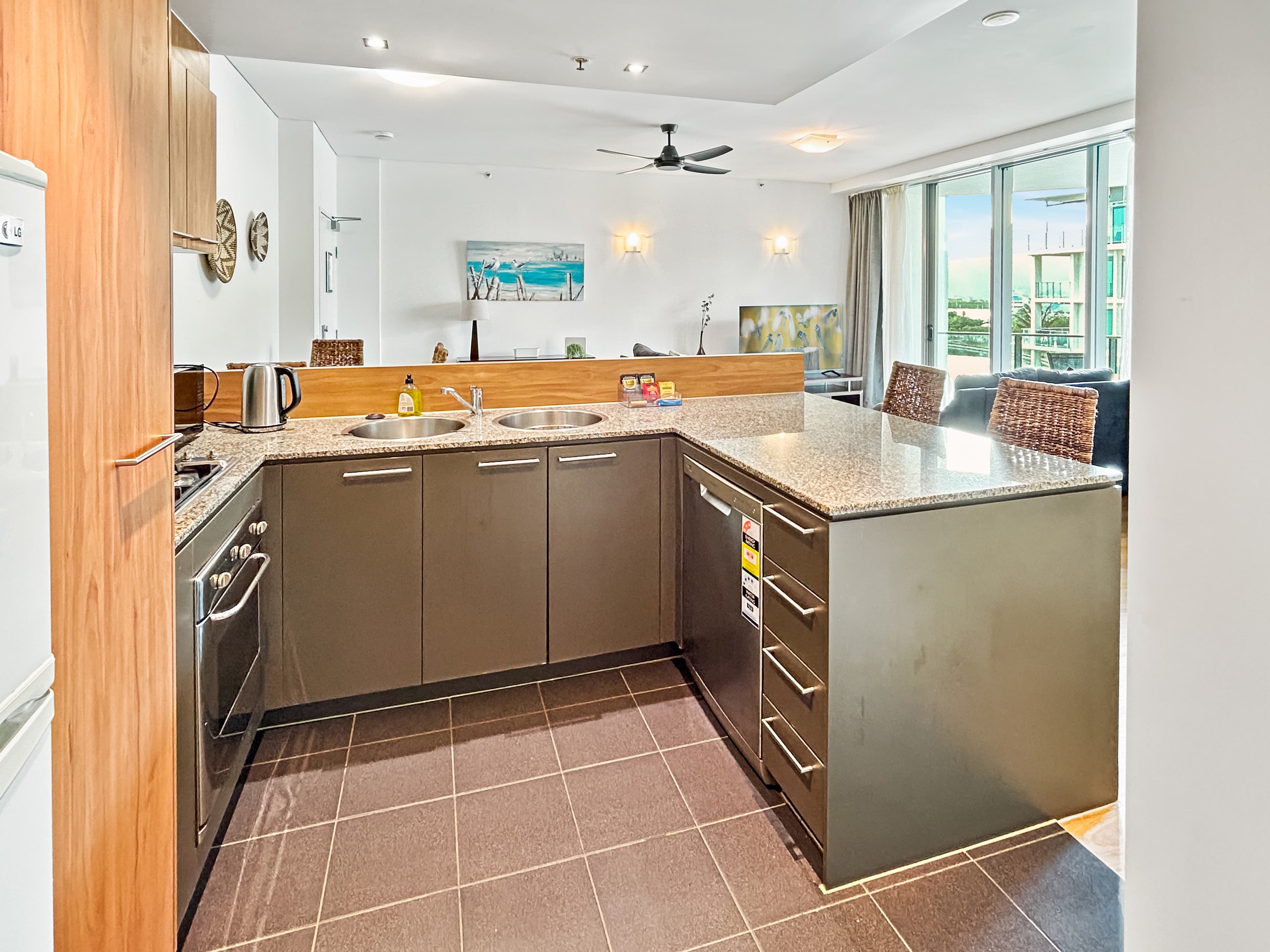 1006/99 Esplanade, Cairns City - Thumbnail 4