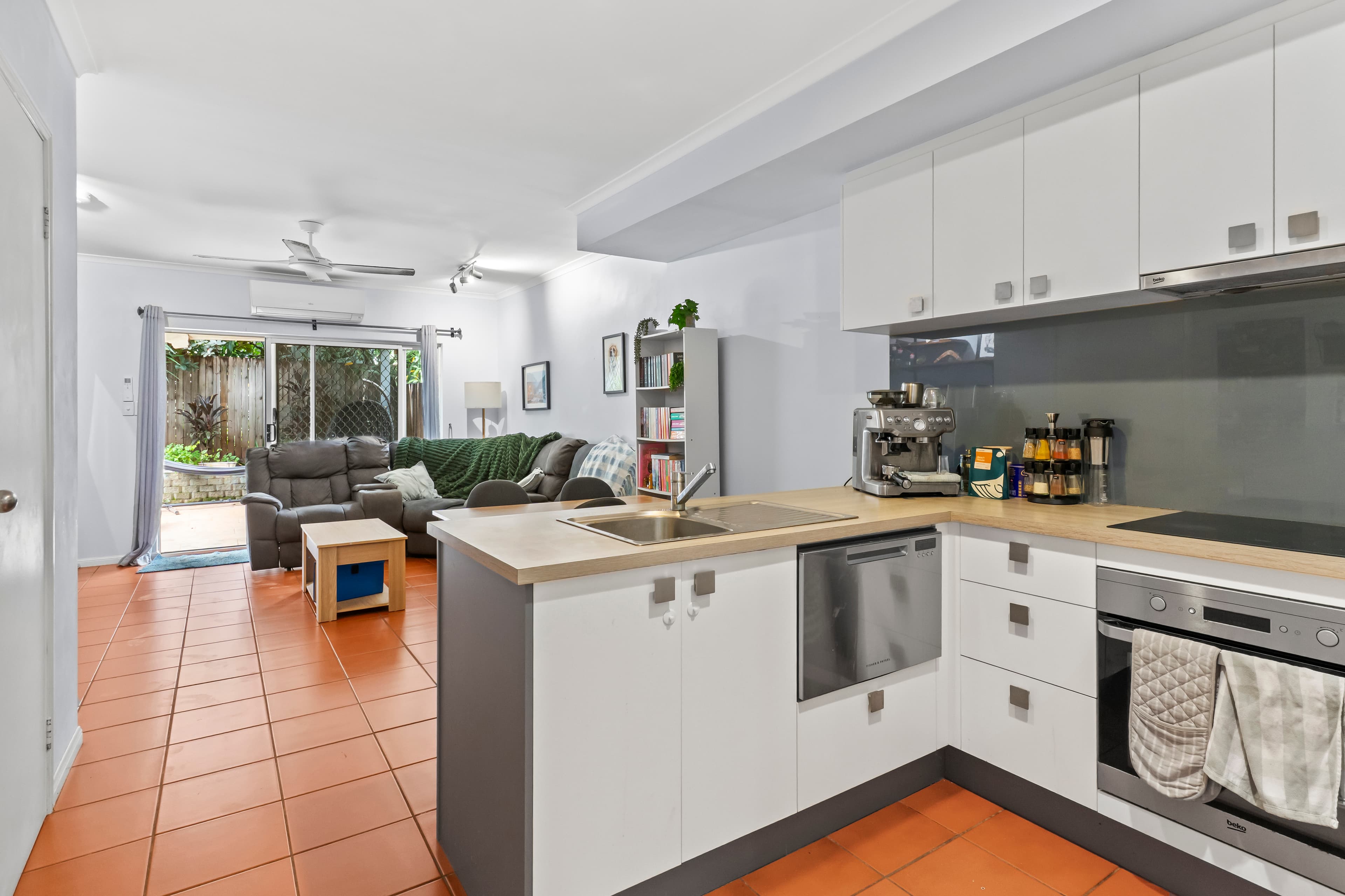 7/6 Tenni Street, Redlynch - Image 1