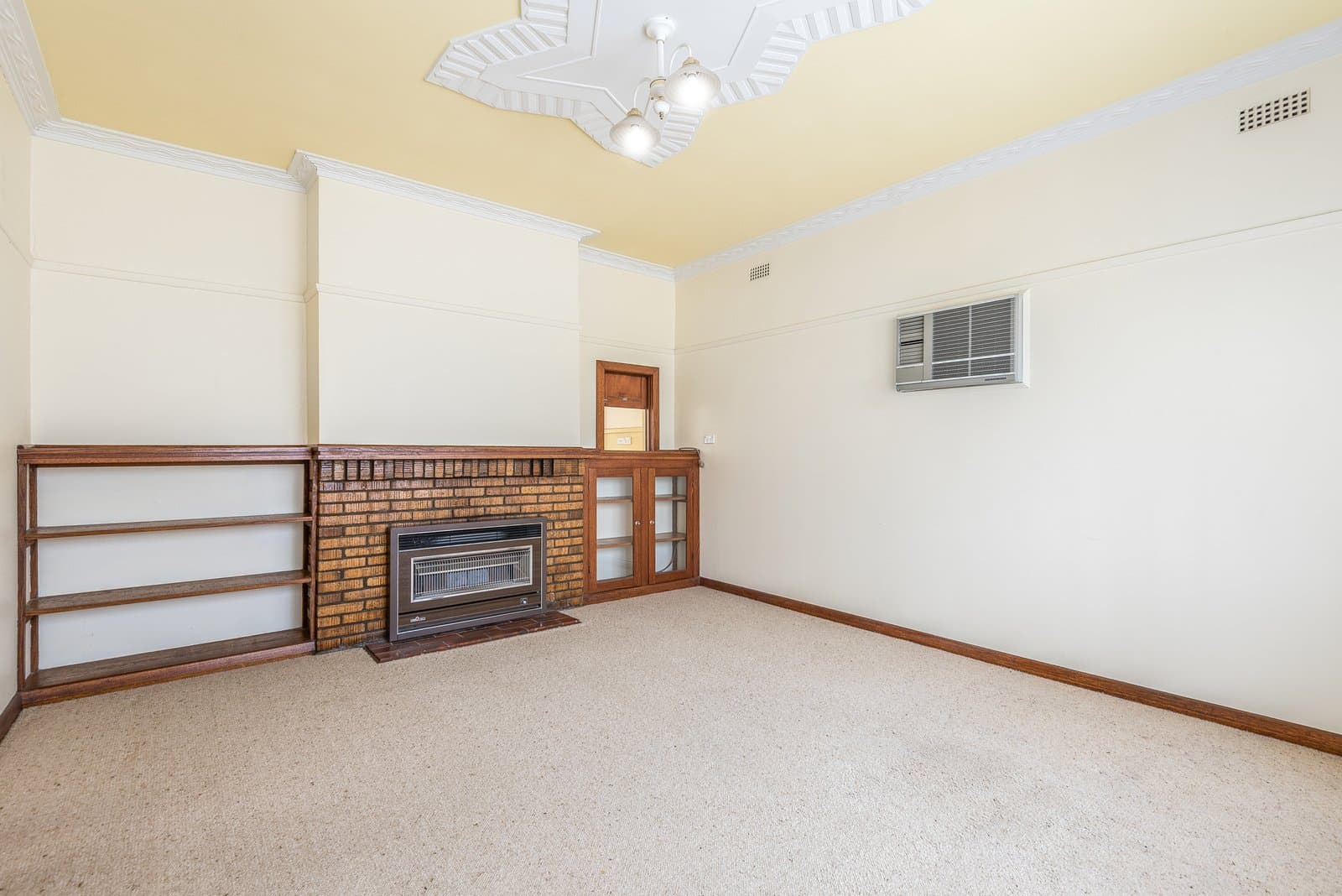 1 Garlick Avenue, Newtown, Newtown - Thumbnail 2