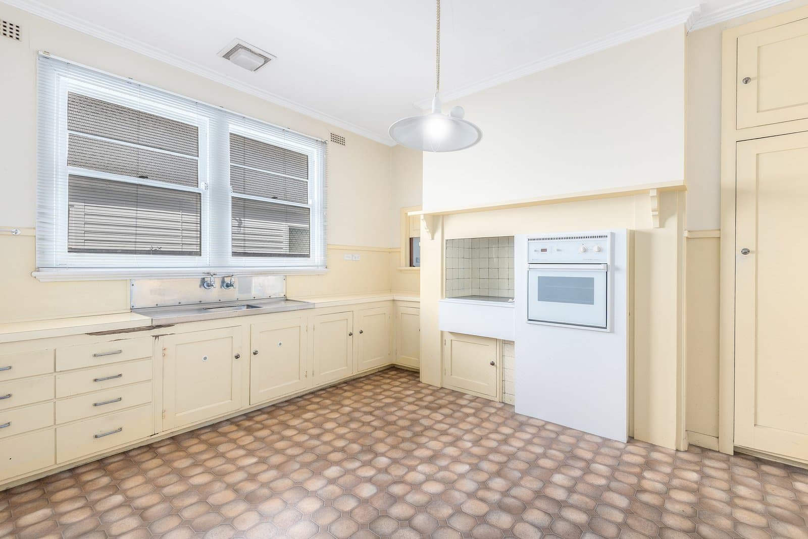 1 Garlick Avenue, Newtown, Newtown - Thumbnail 3
