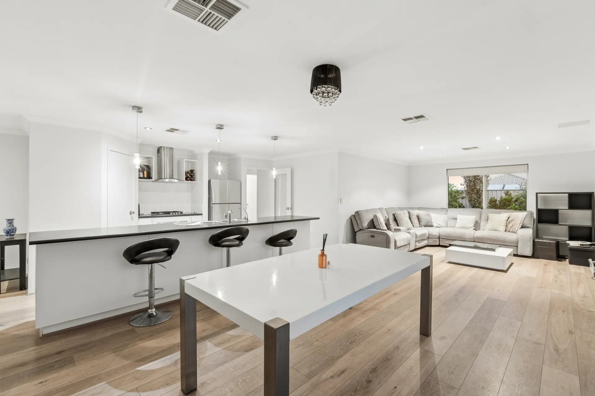27 Salzburg Way, Wanneroo, WA, Wanneroo - Thumbnail 2