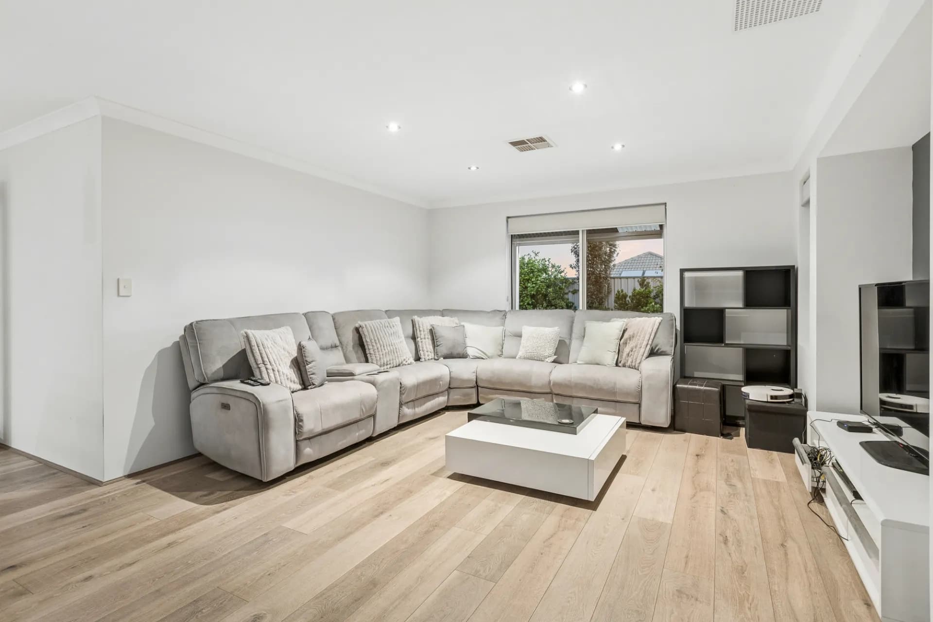 27 Salzburg Way, Wanneroo, WA, Wanneroo - Thumbnail 4