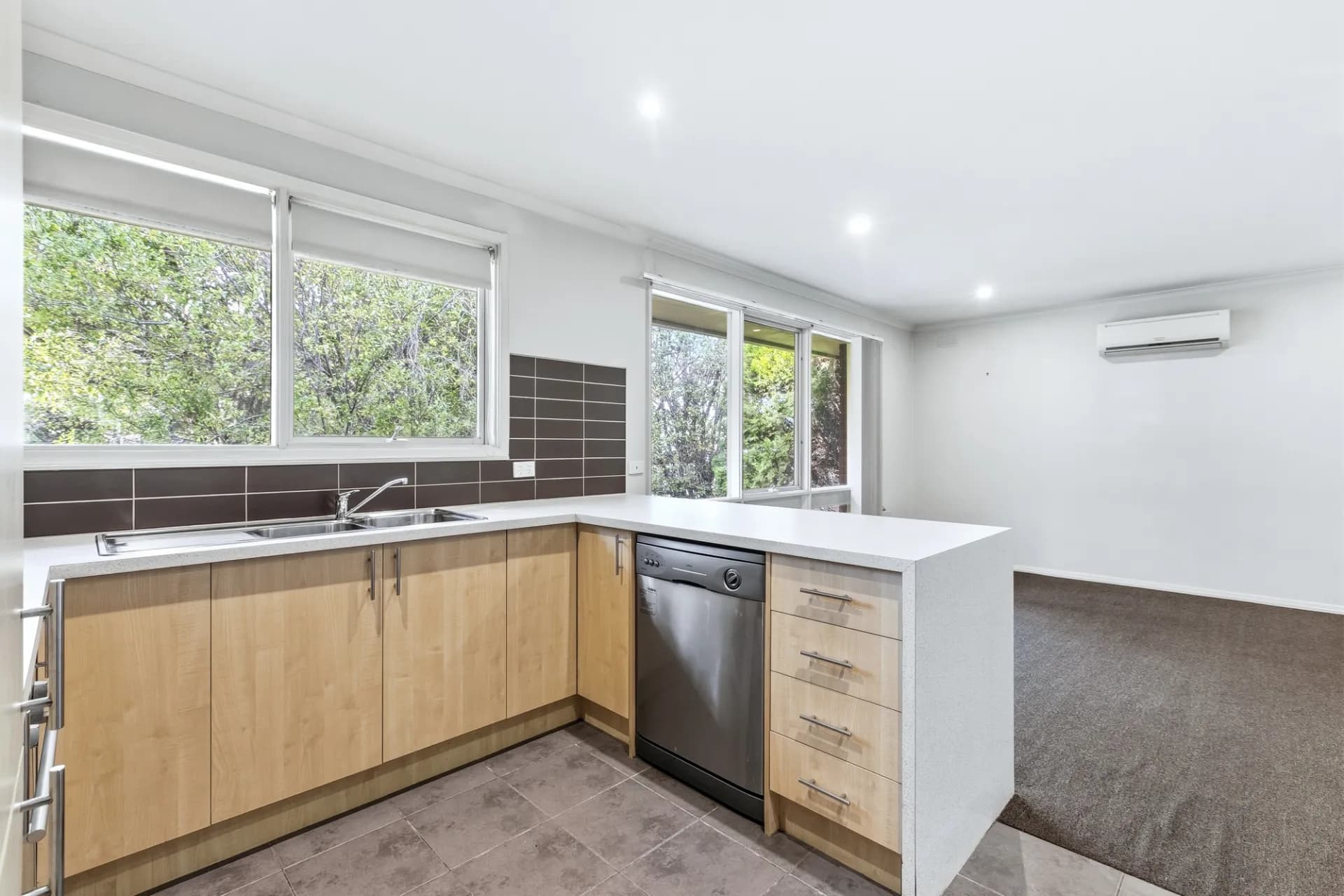 2/54 Cottrell Street, Werribee - Thumbnail 3