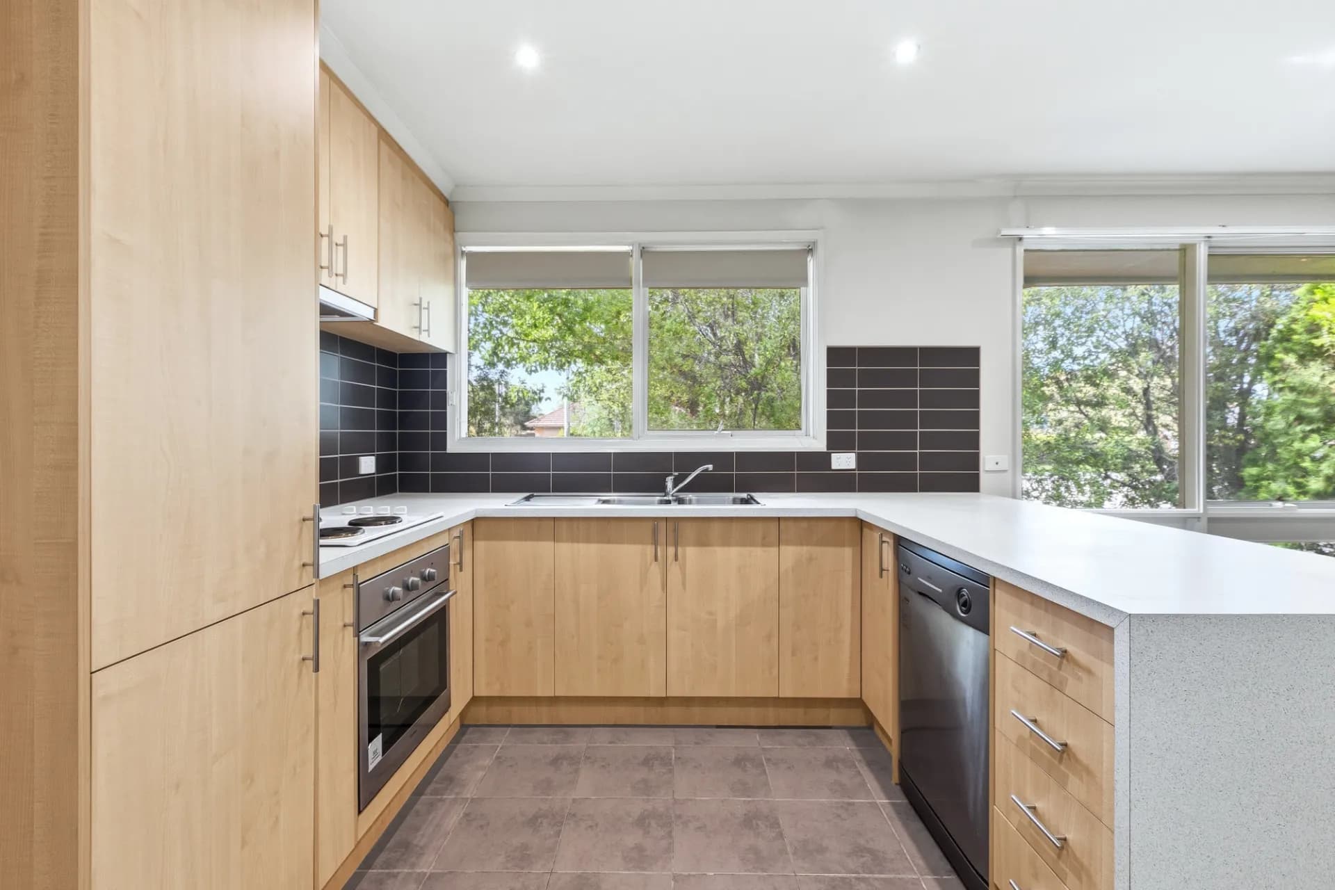 2/54 Cottrell Street, Werribee - Thumbnail 4