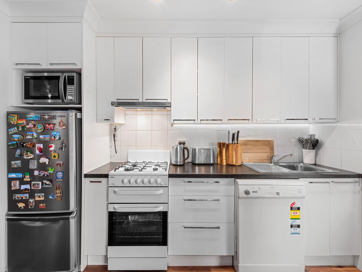 6 / 37 Phillips Street, Spring Hill QLD 4000, Spring Hill - Thumbnail 3