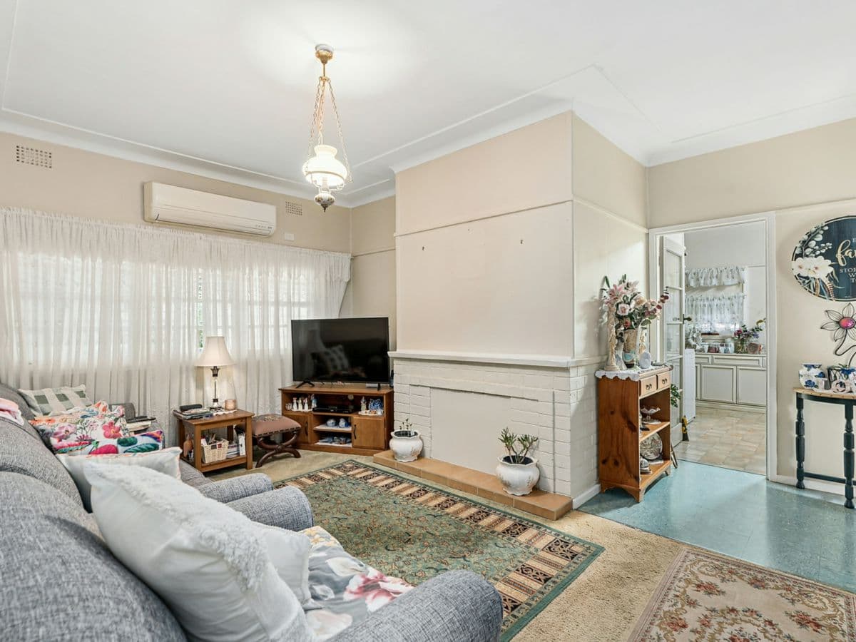 220 Austral Street, TEMORA, Temora - Thumbnail 2