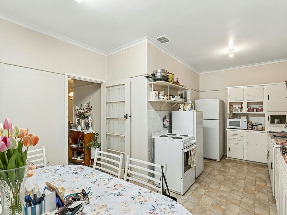 220 Austral Street, TEMORA, Temora - Thumbnail 4