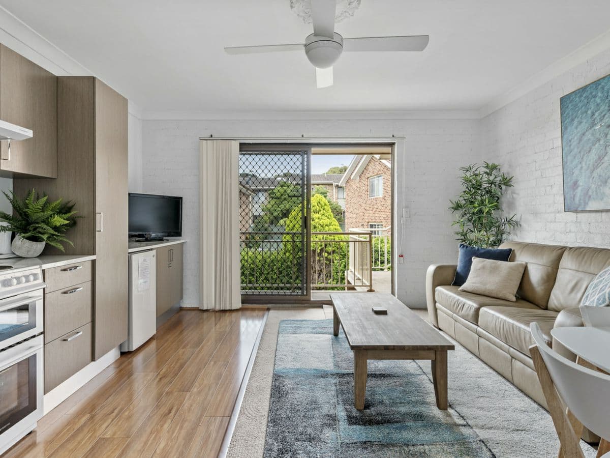 6/44 Ocean Street, MOLLYMOOK, Mollymook - Image 1