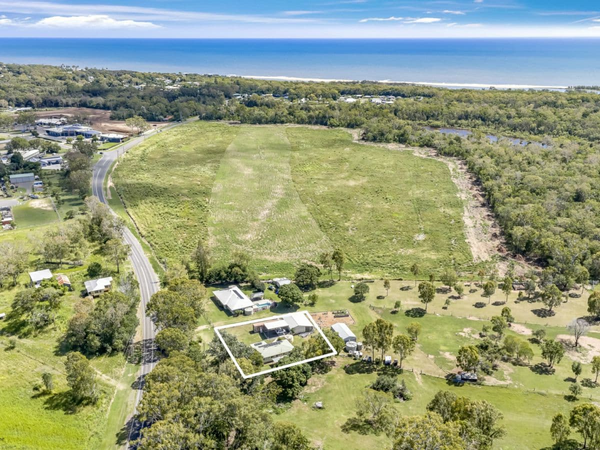 157 Moore Park Road, MOORE PARK BEACH, Moore Park Beach - Thumbnail 2