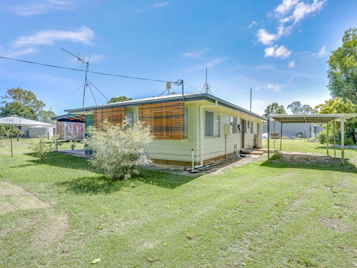 157 Moore Park Road, MOORE PARK BEACH, Moore Park Beach - Thumbnail 4