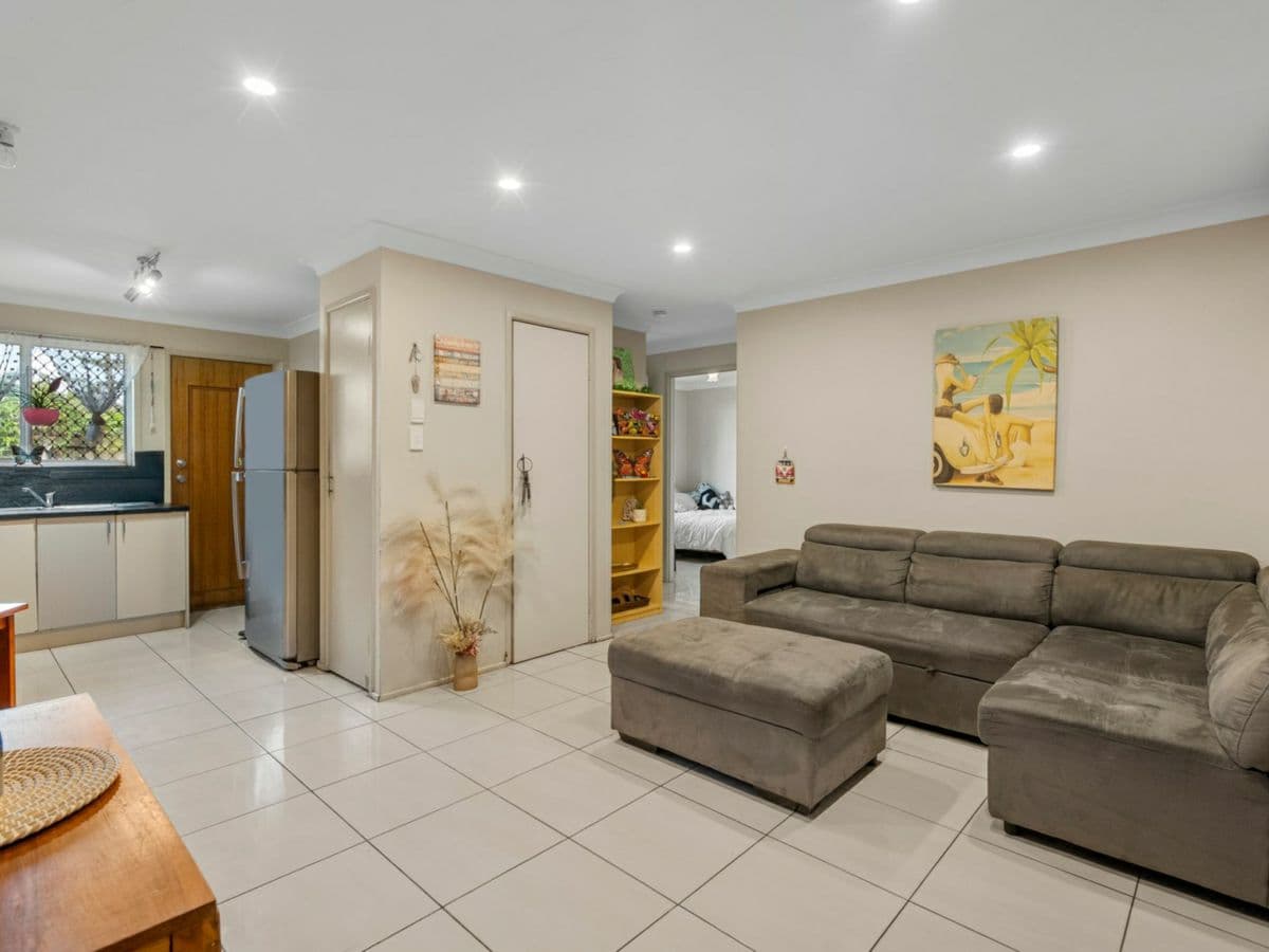 3/3 Bruce Road, WOODRIDGE, Woodridge - Thumbnail 2