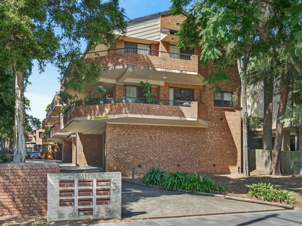 4/211 Hawkesbury Road, WESTMEAD, Westmead - Image 1
