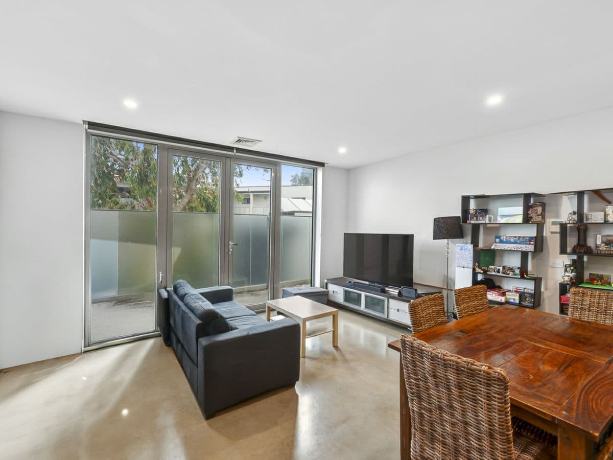 104/17 Halstead Place, GEELONG WEST, Geelong West - Thumbnail 2