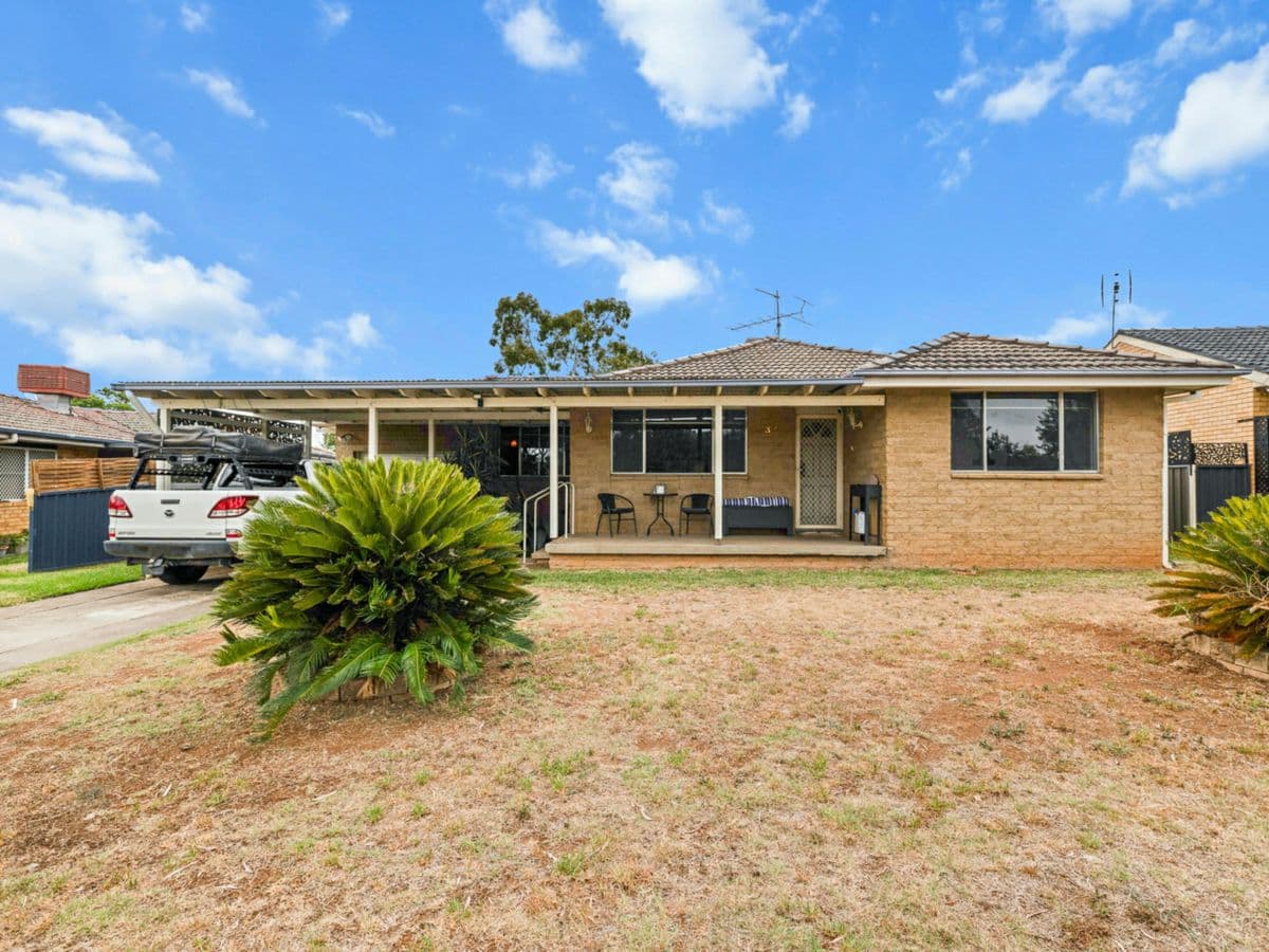 37 Waree Drive, TAMWORTH, Hillvue - Image 1