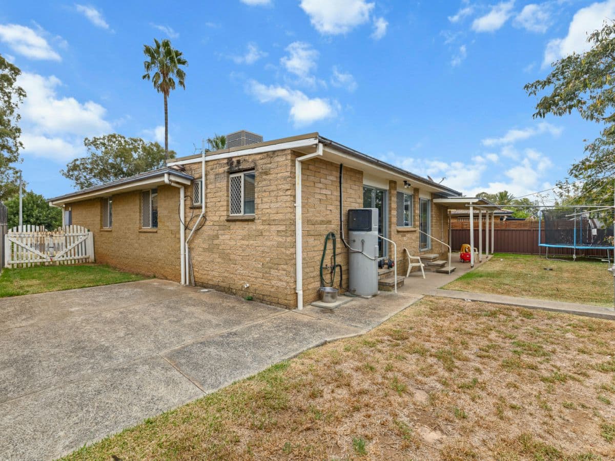 37 Waree Drive, TAMWORTH, Hillvue - Thumbnail 8