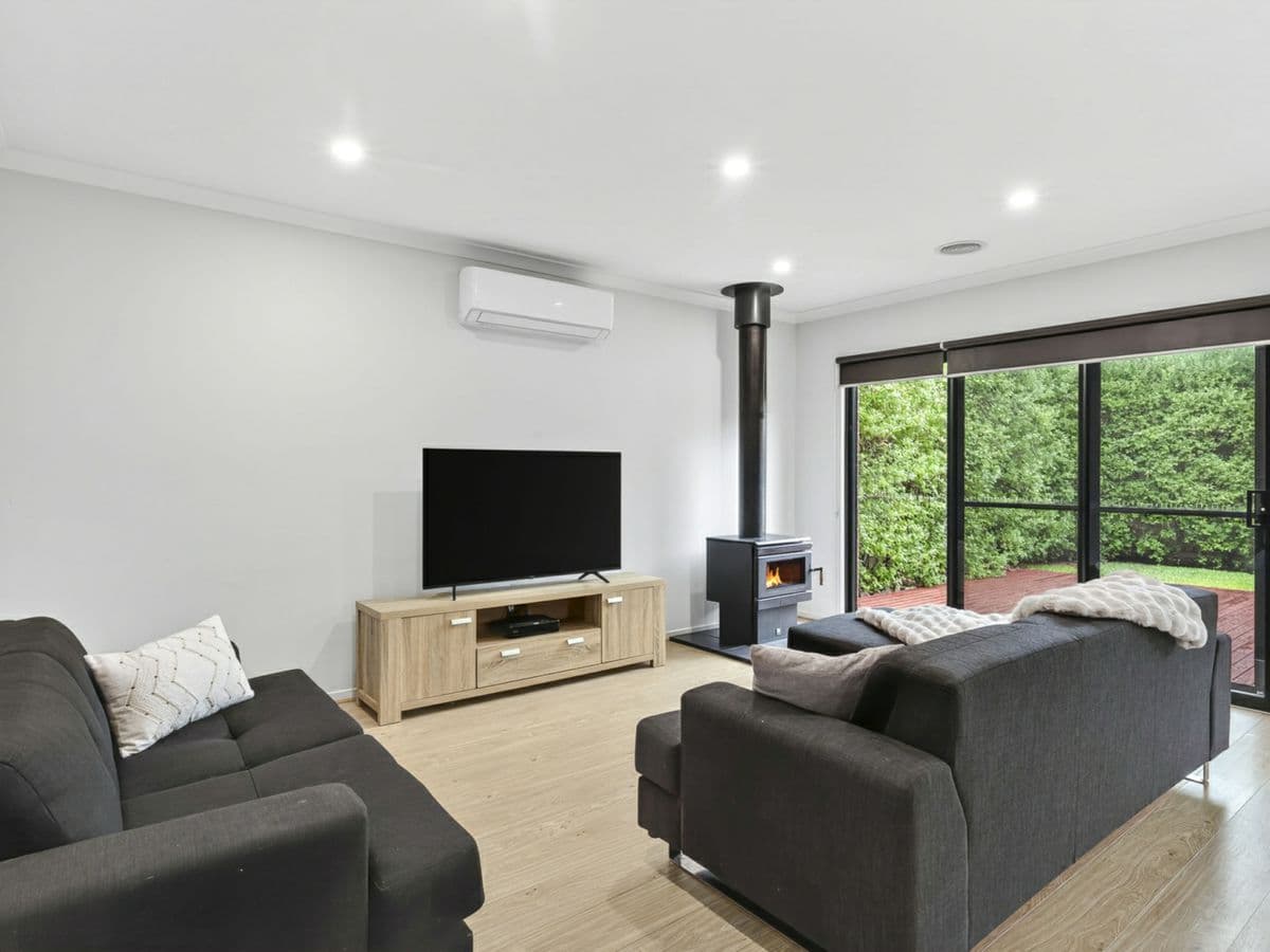 16 Barbra Drive, CHARLEMONT, Charlemont - Thumbnail 3