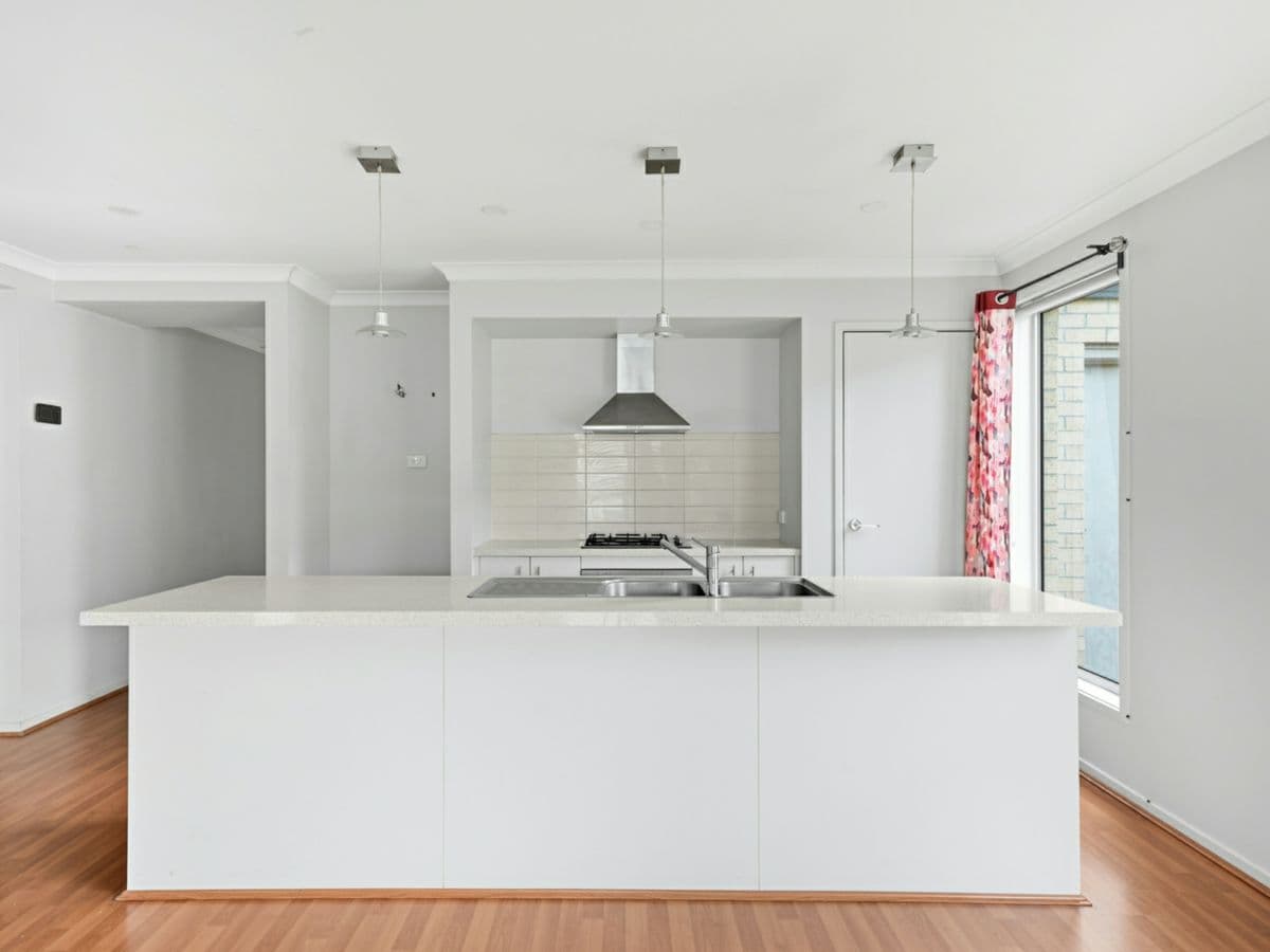 39 Amesbury Avenue, WYNDHAM VALE, Wyndham Vale - Thumbnail 3